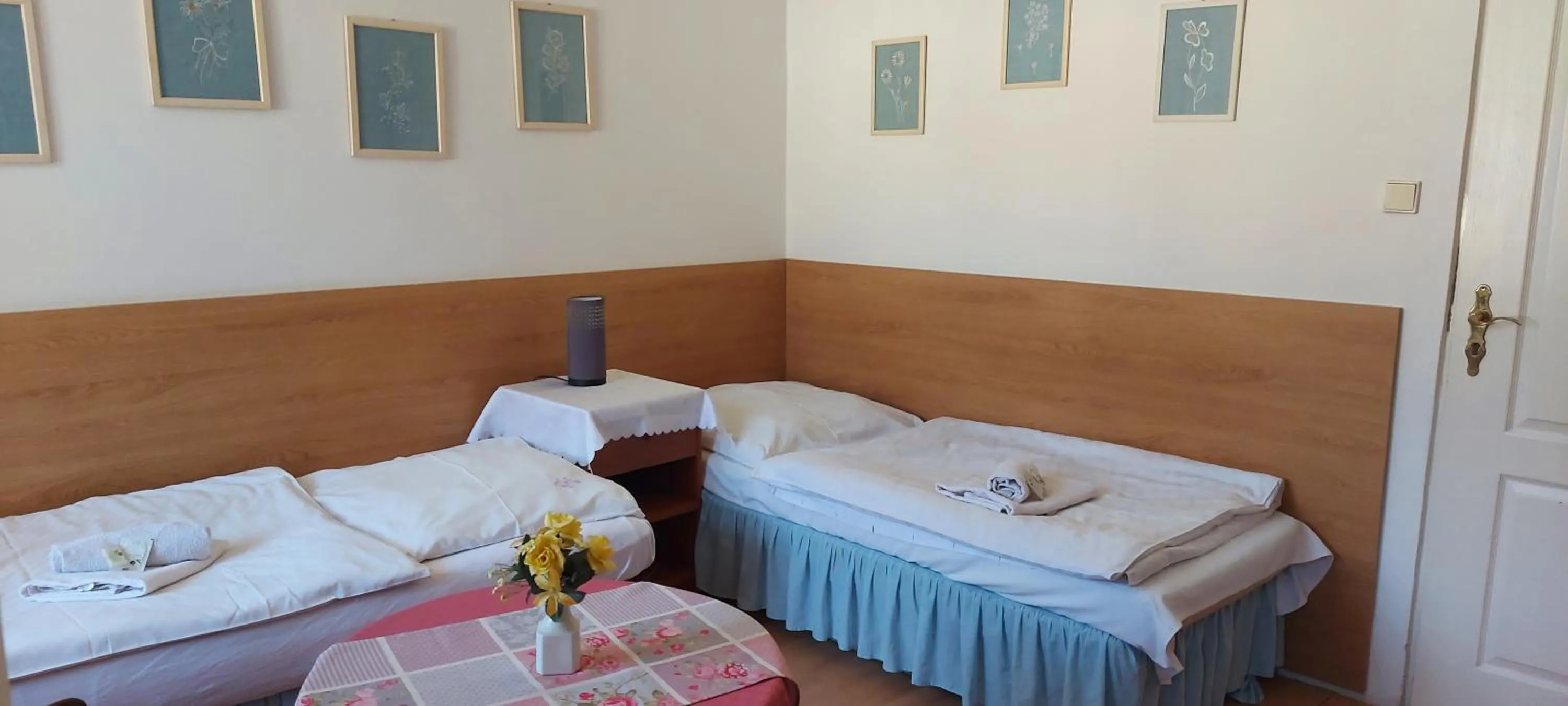 Bed in Hotel Garni