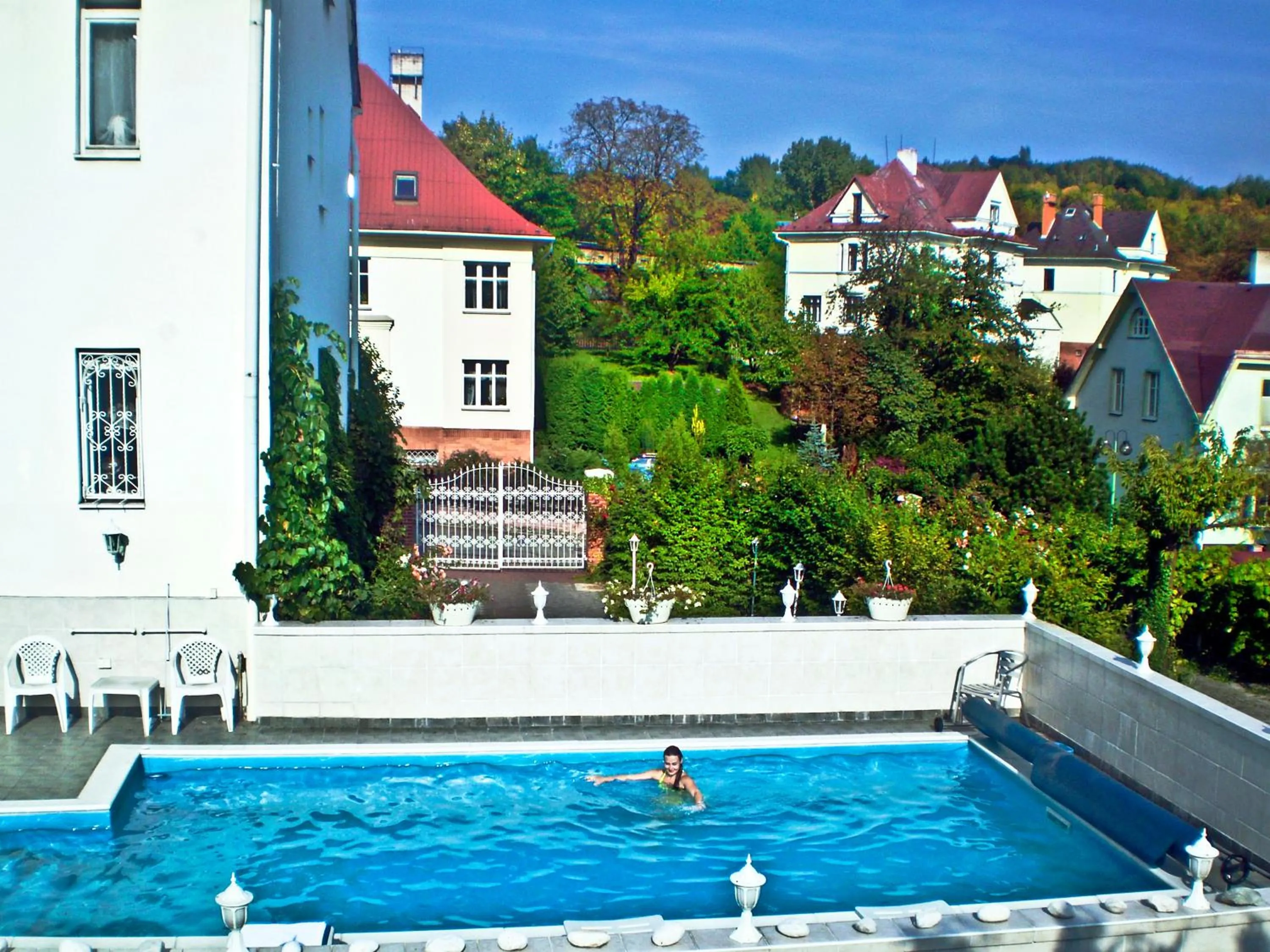 Swimming pool in Hotel Garni