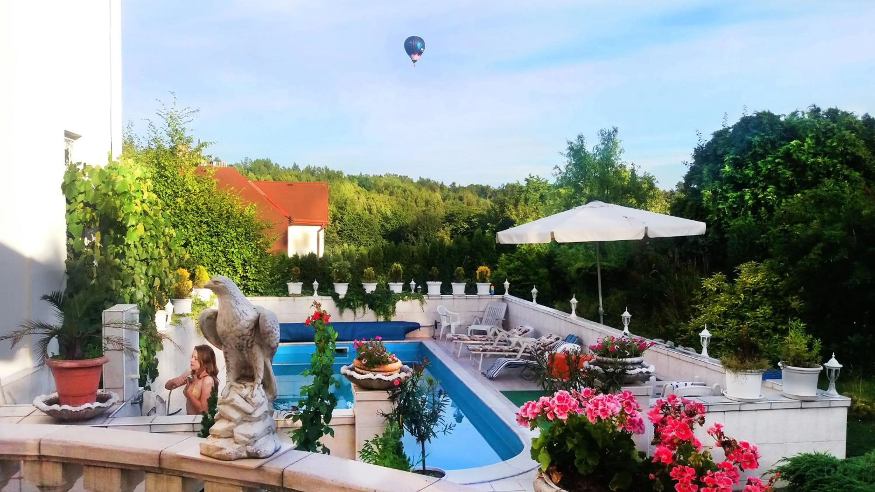 Swimming pool in Hotel Garni