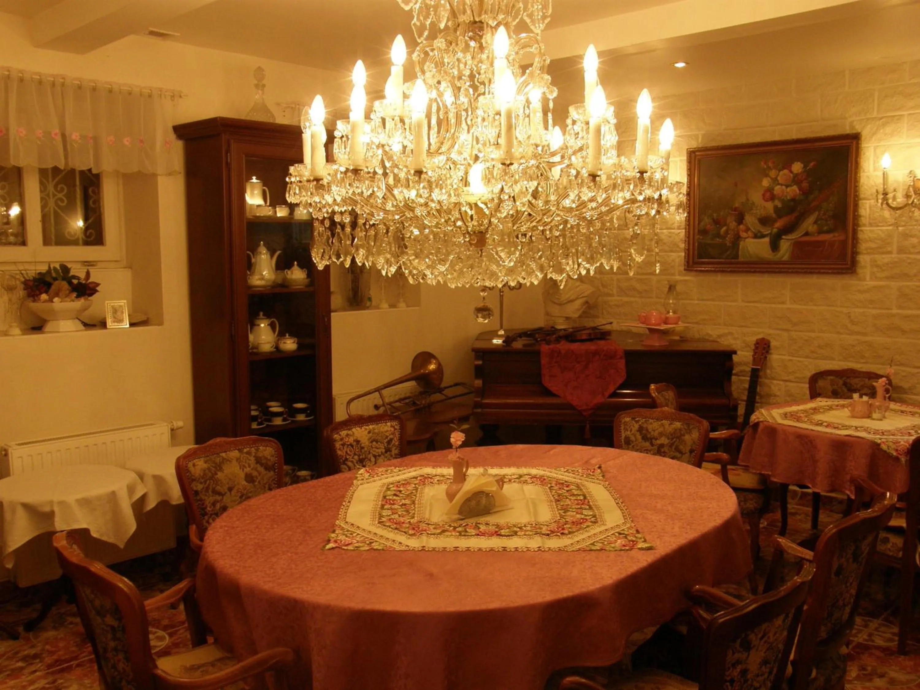 Restaurant/places to eat in Hotel Garni