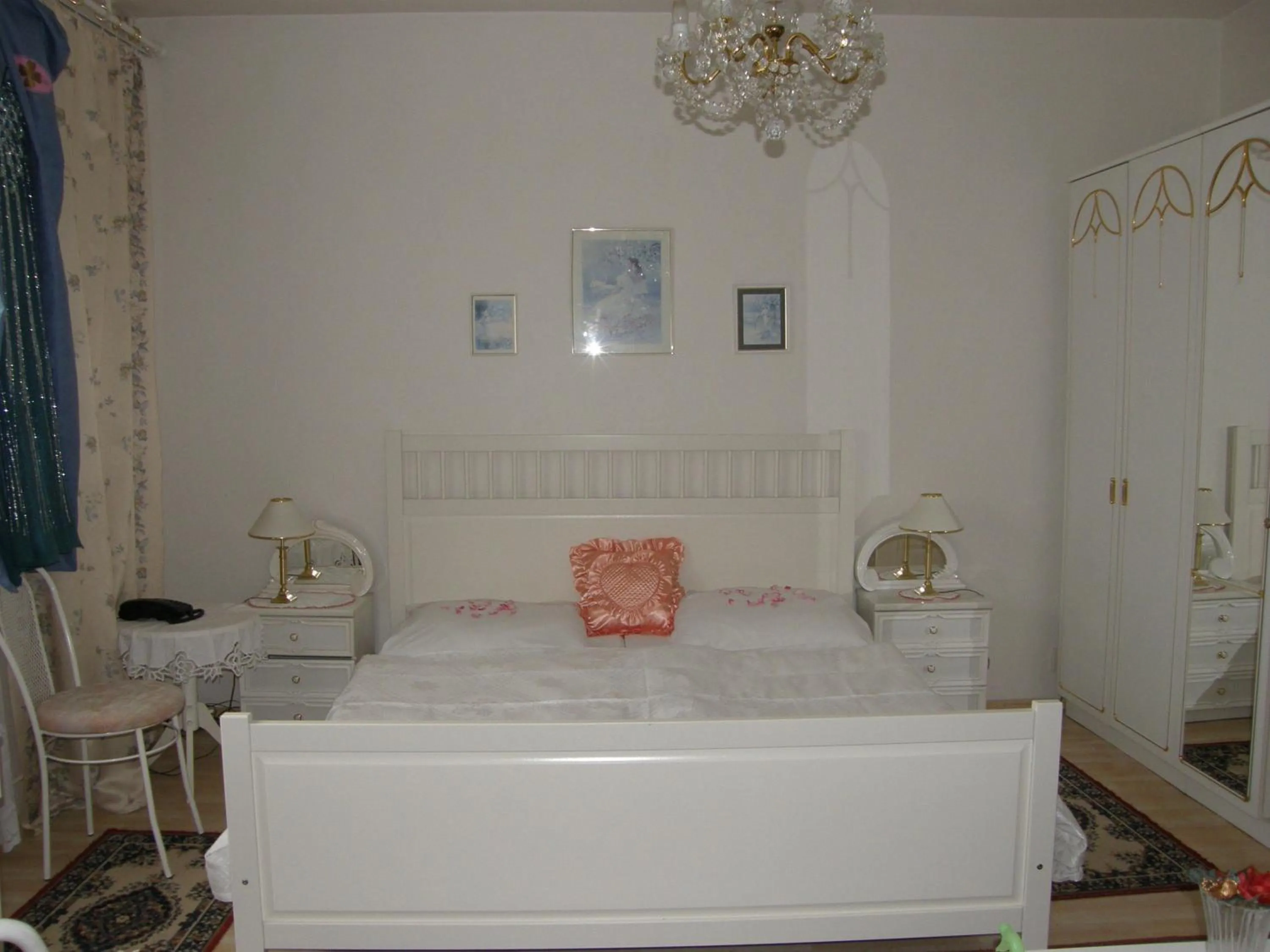 Photo of the whole room, Bed in Hotel Garni