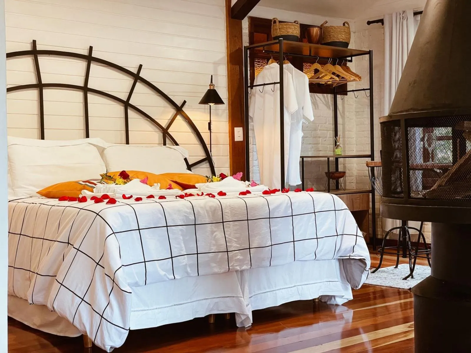 Photo of the whole room, Bed in Pousada Solar D'Araucaria