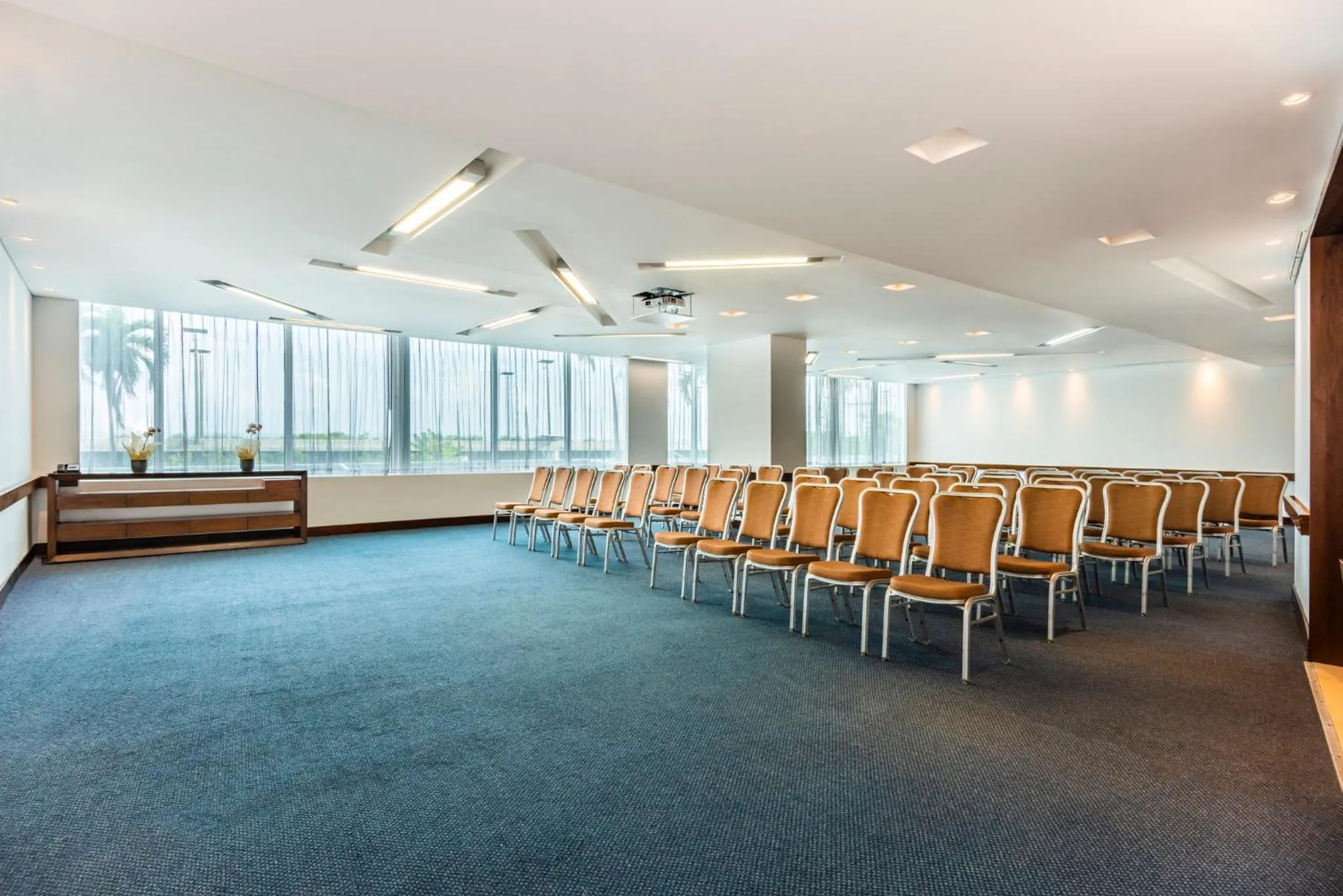 Meeting/conference room in Holiday Inn Cartagena Morros by IHG