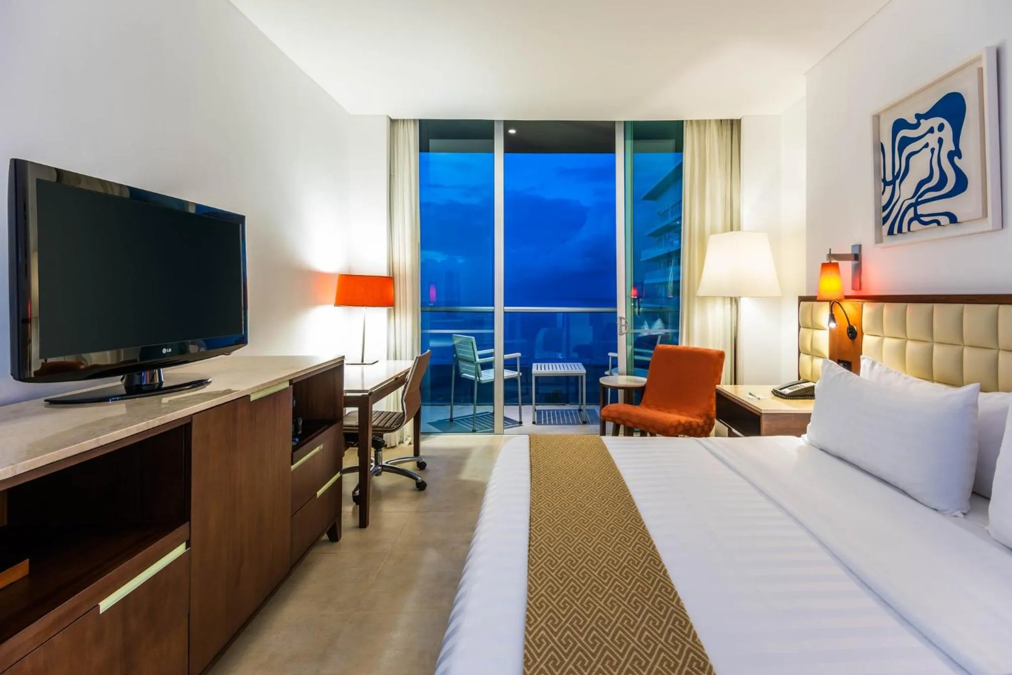 Photo of the whole room, Bed in Holiday Inn Cartagena Morros by IHG