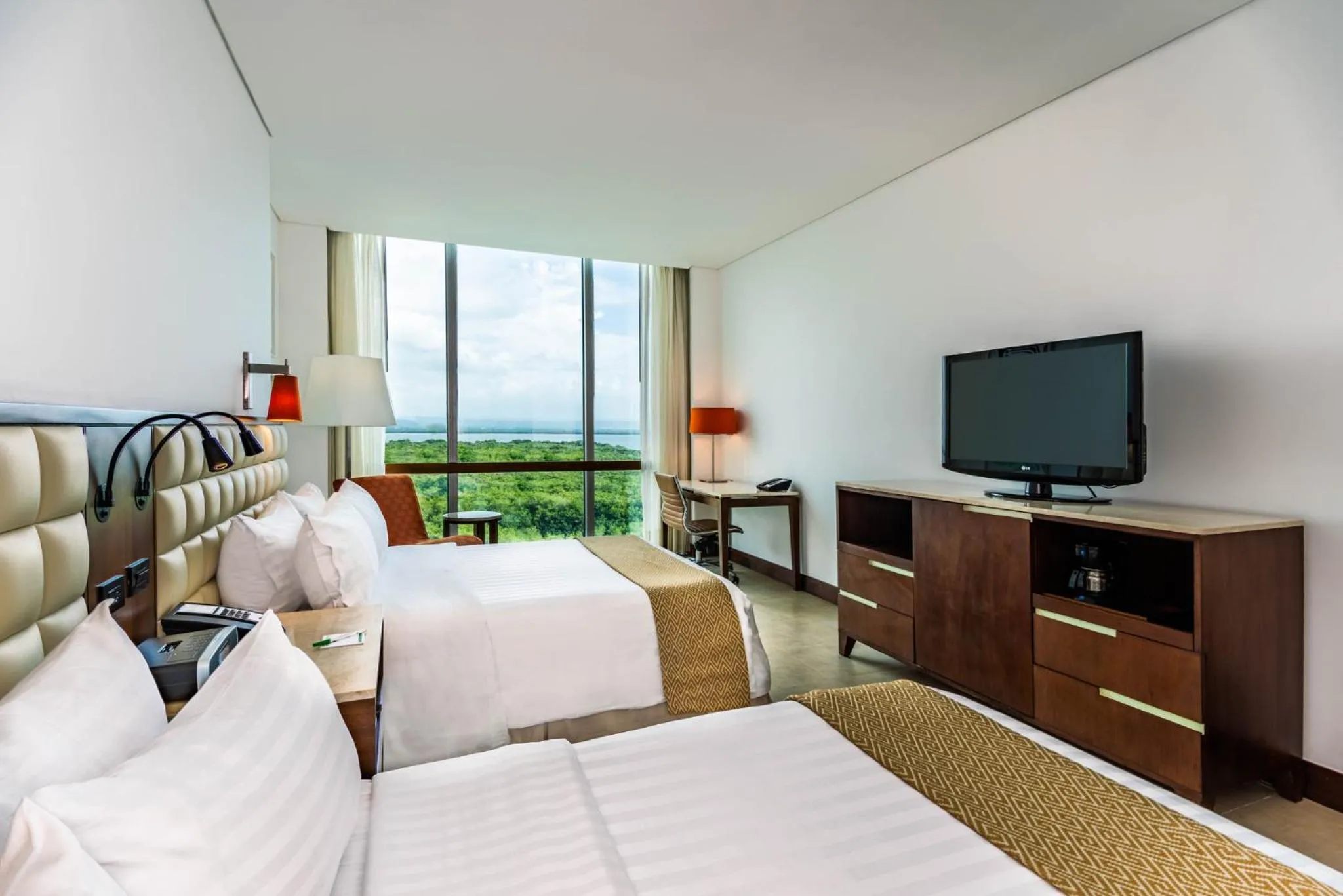 Photo of the whole room, Bed in Holiday Inn Cartagena Morros by IHG