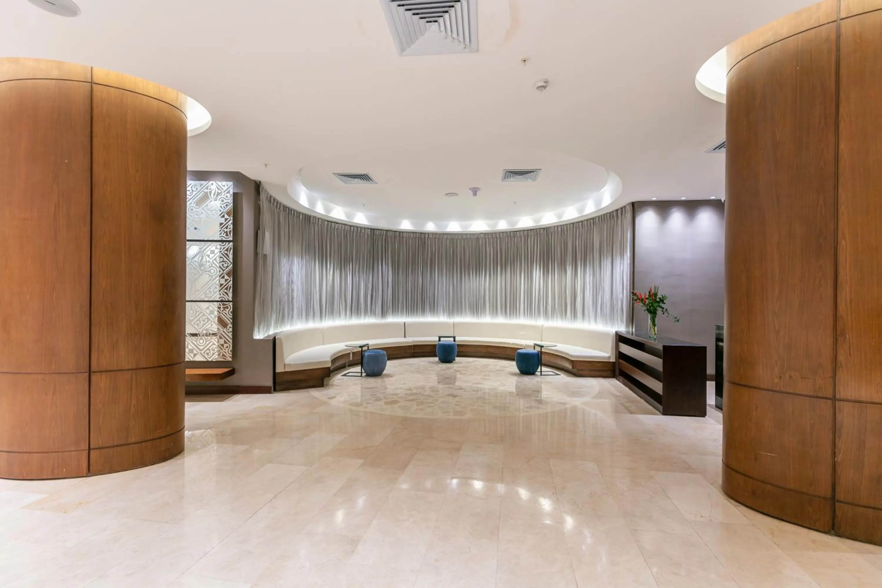 Lobby or reception in Holiday Inn Cartagena Morros by IHG