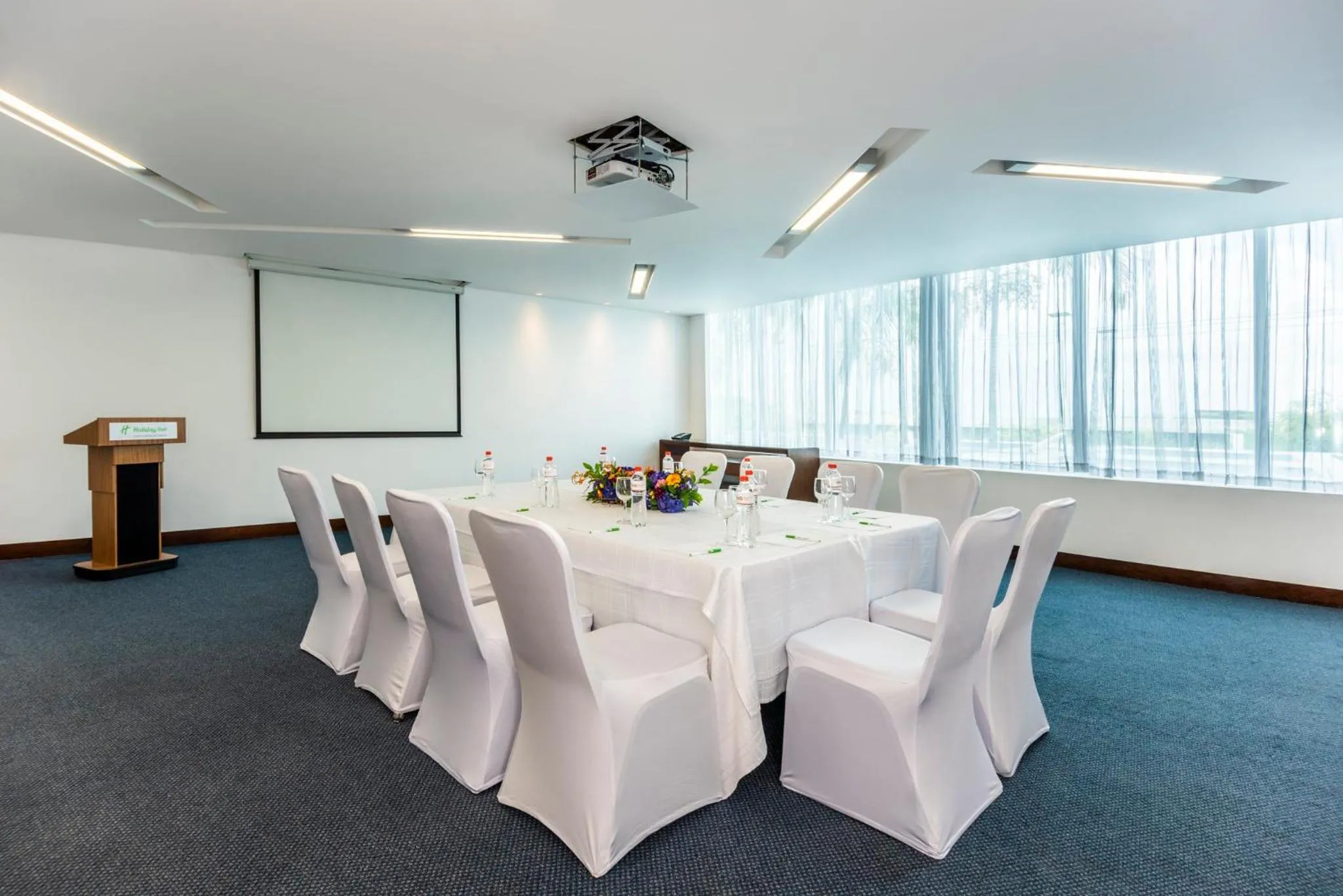 Meeting/conference room in Holiday Inn Cartagena Morros by IHG