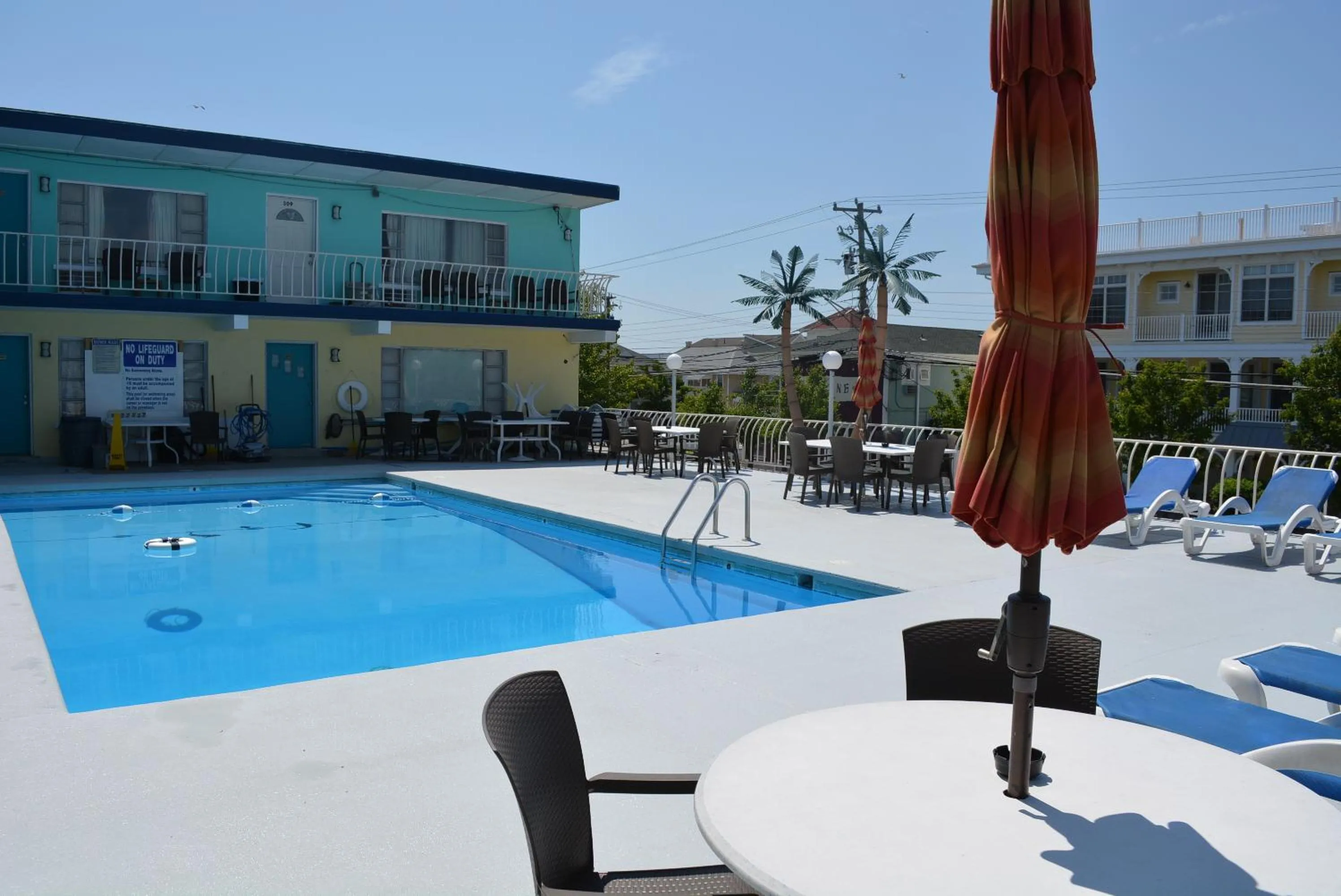 Swimming pool in Royal Court Motel