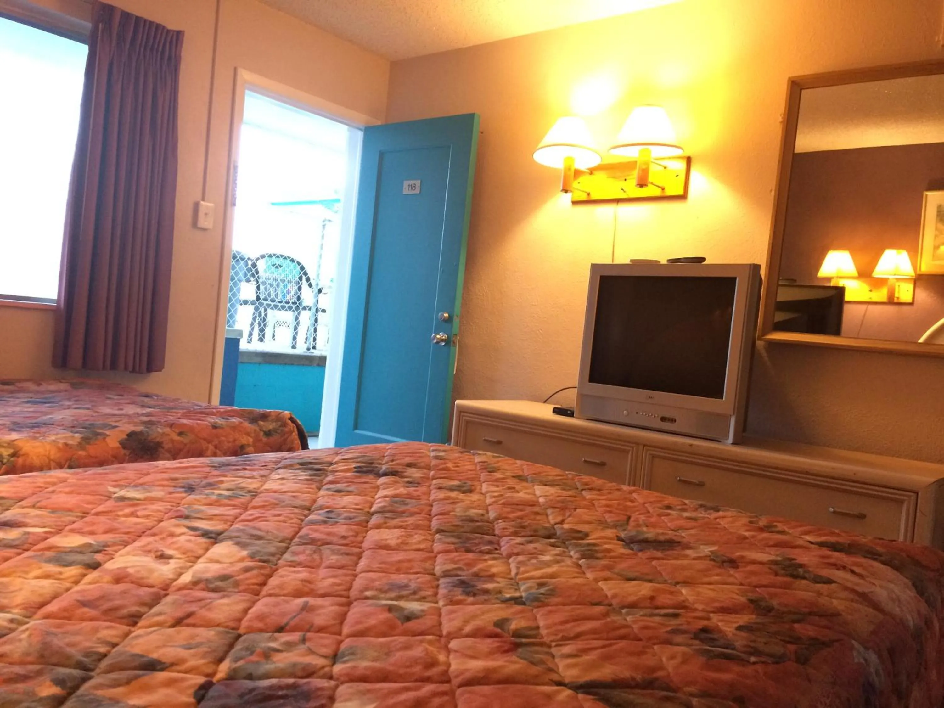 Day, Bed in Royal Court Motel