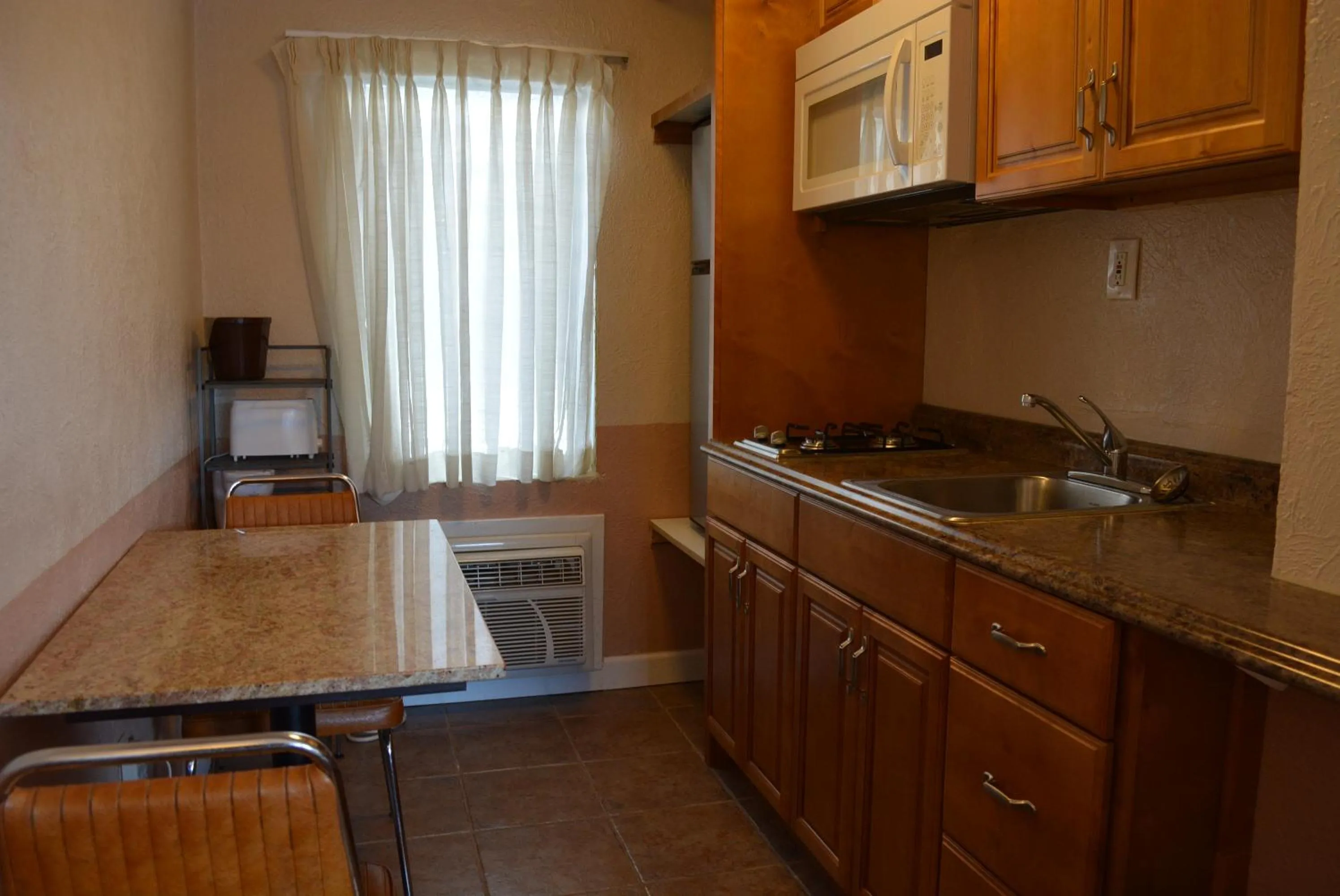 Day in Royal Court Motel