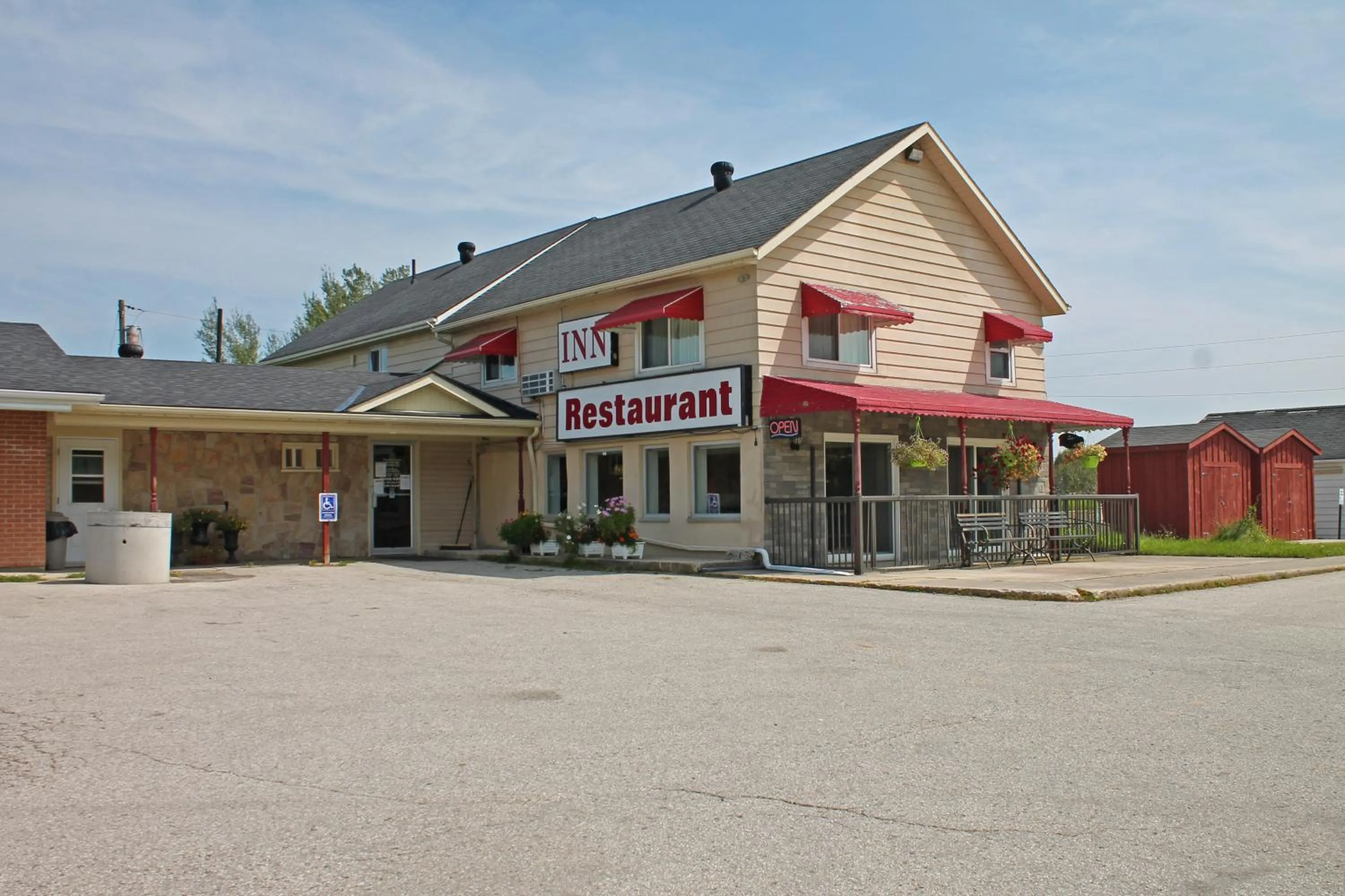 Property building in Leelas Villa Inn Flesherton