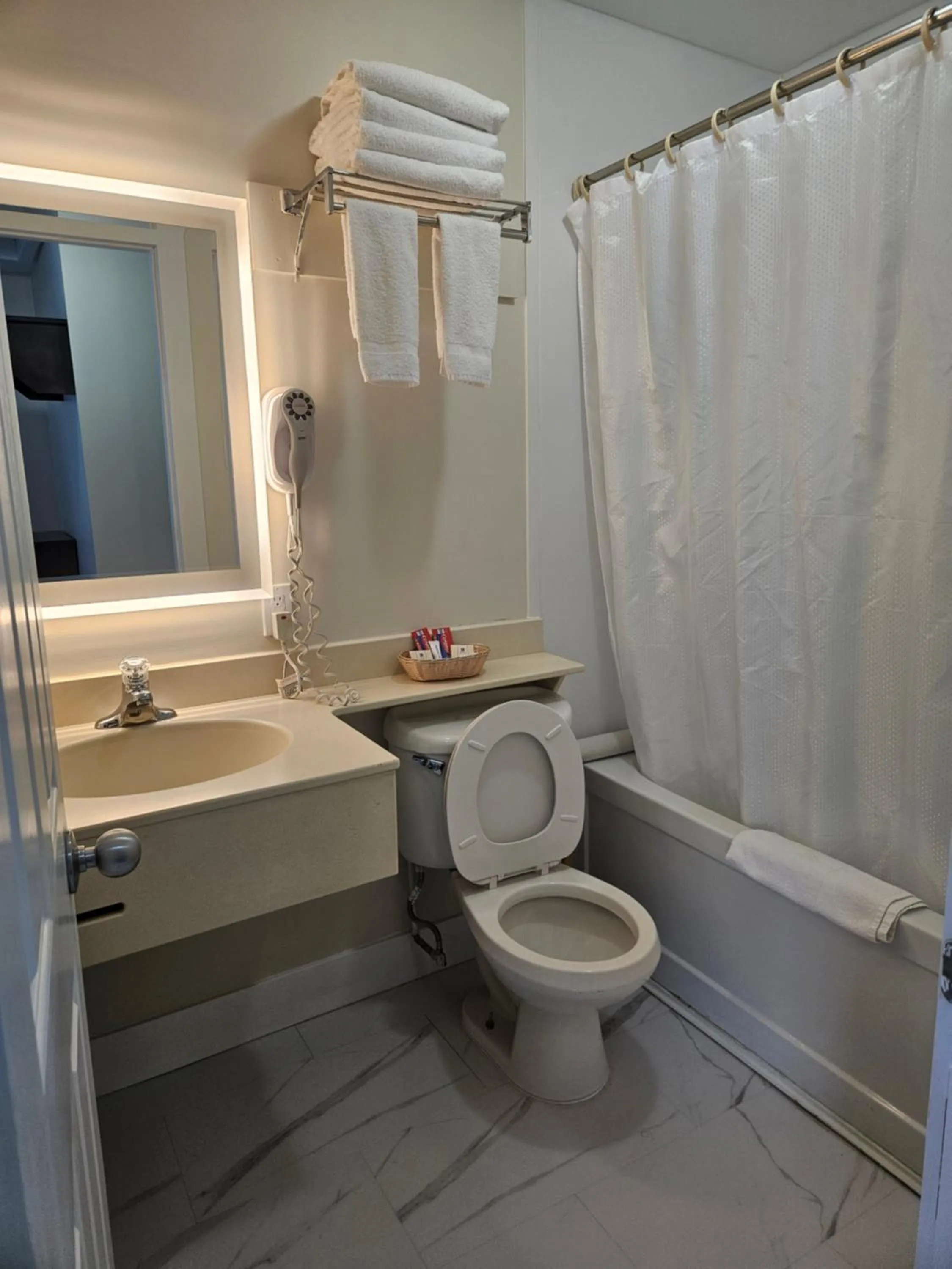 Leelas Villa Inn Flesherton