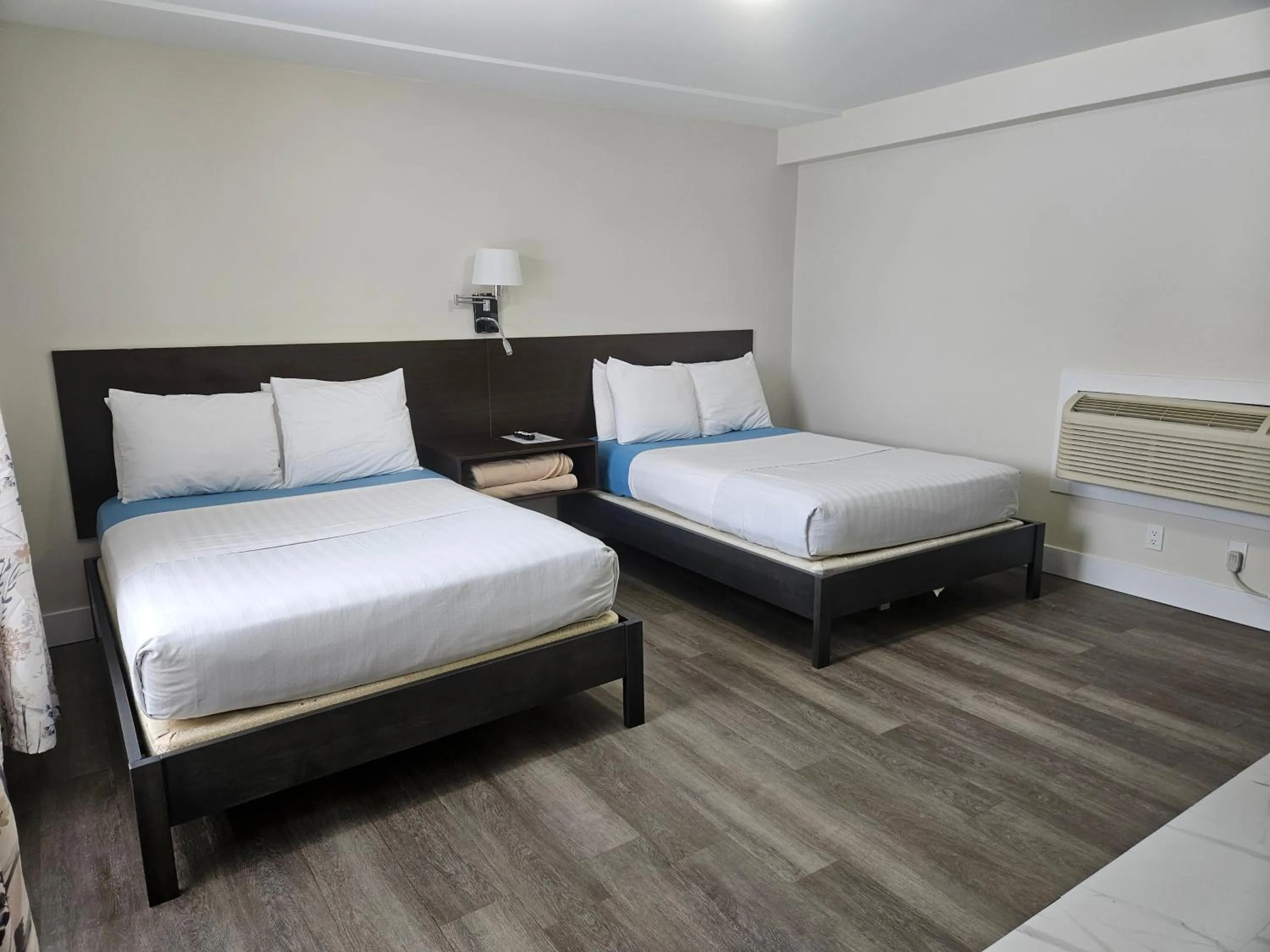 Bed in Leelas Villa Inn Flesherton