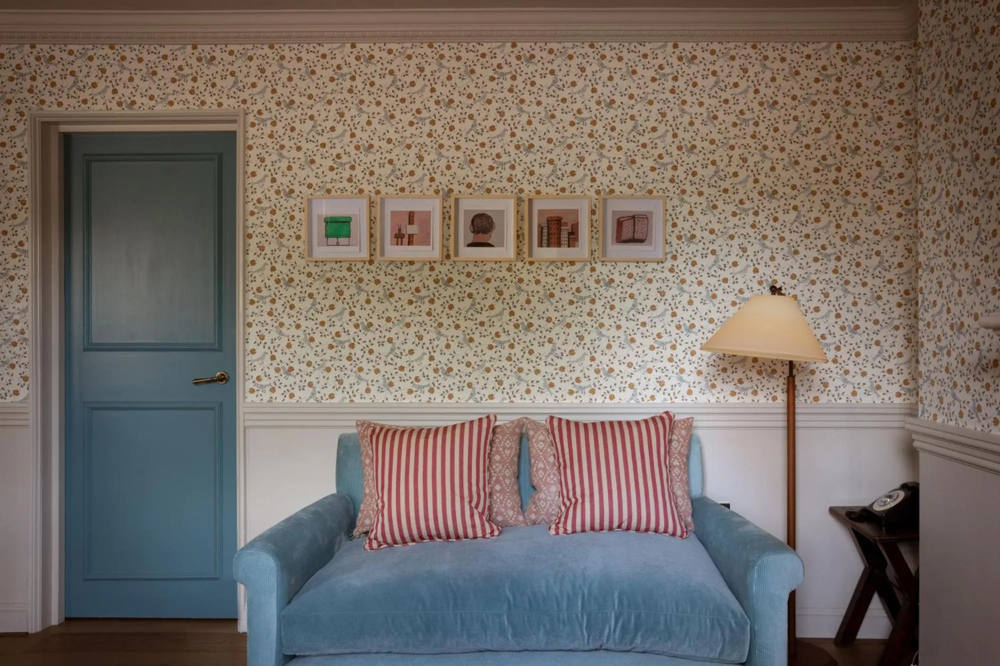 Seating area, Bed in Cavendish Hotel