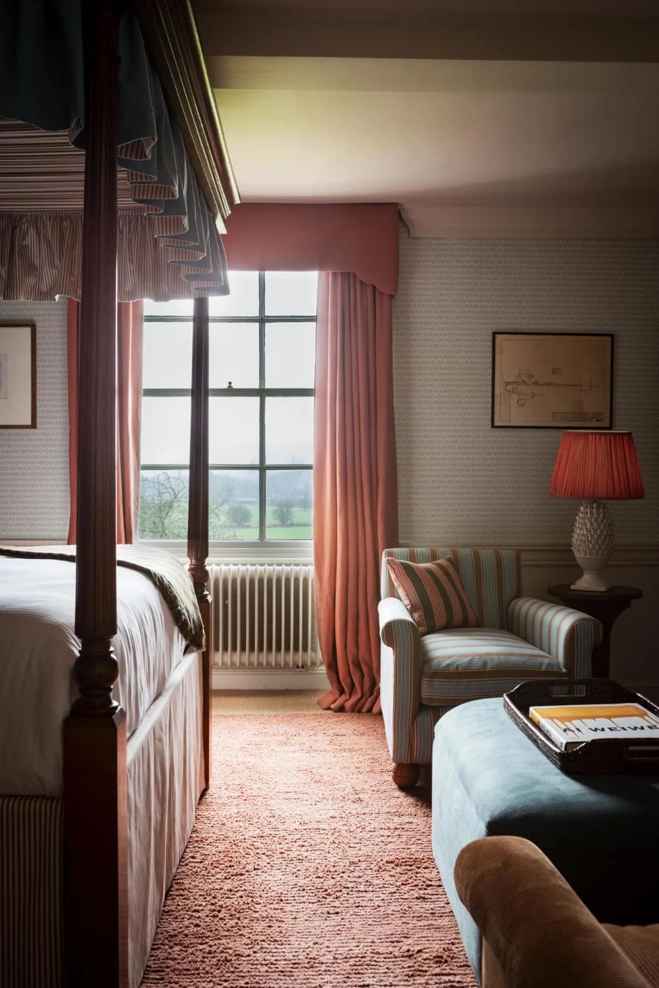 View (from property/room), Bed in Cavendish Hotel