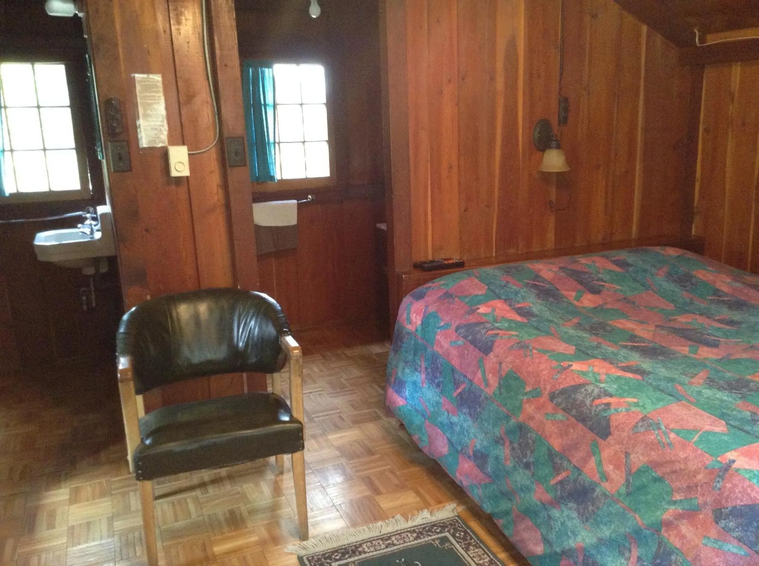 Bathroom, Bed in Addison's Bungalows