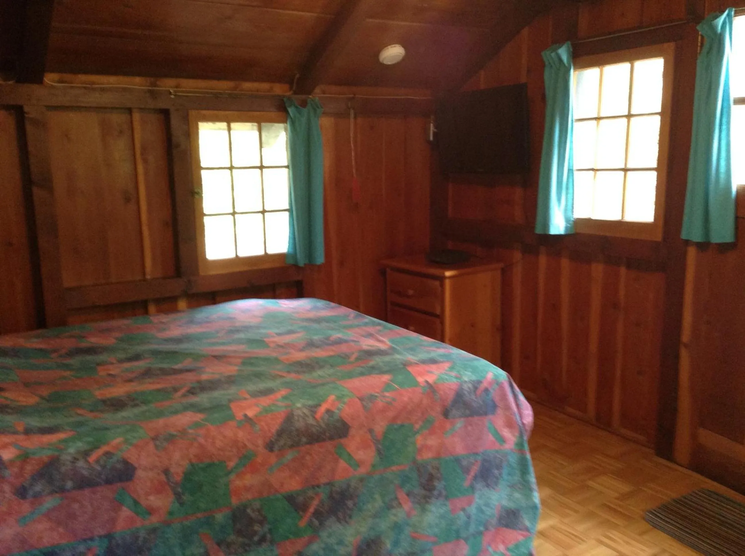 TV and multimedia, Bed in Addison's Bungalows