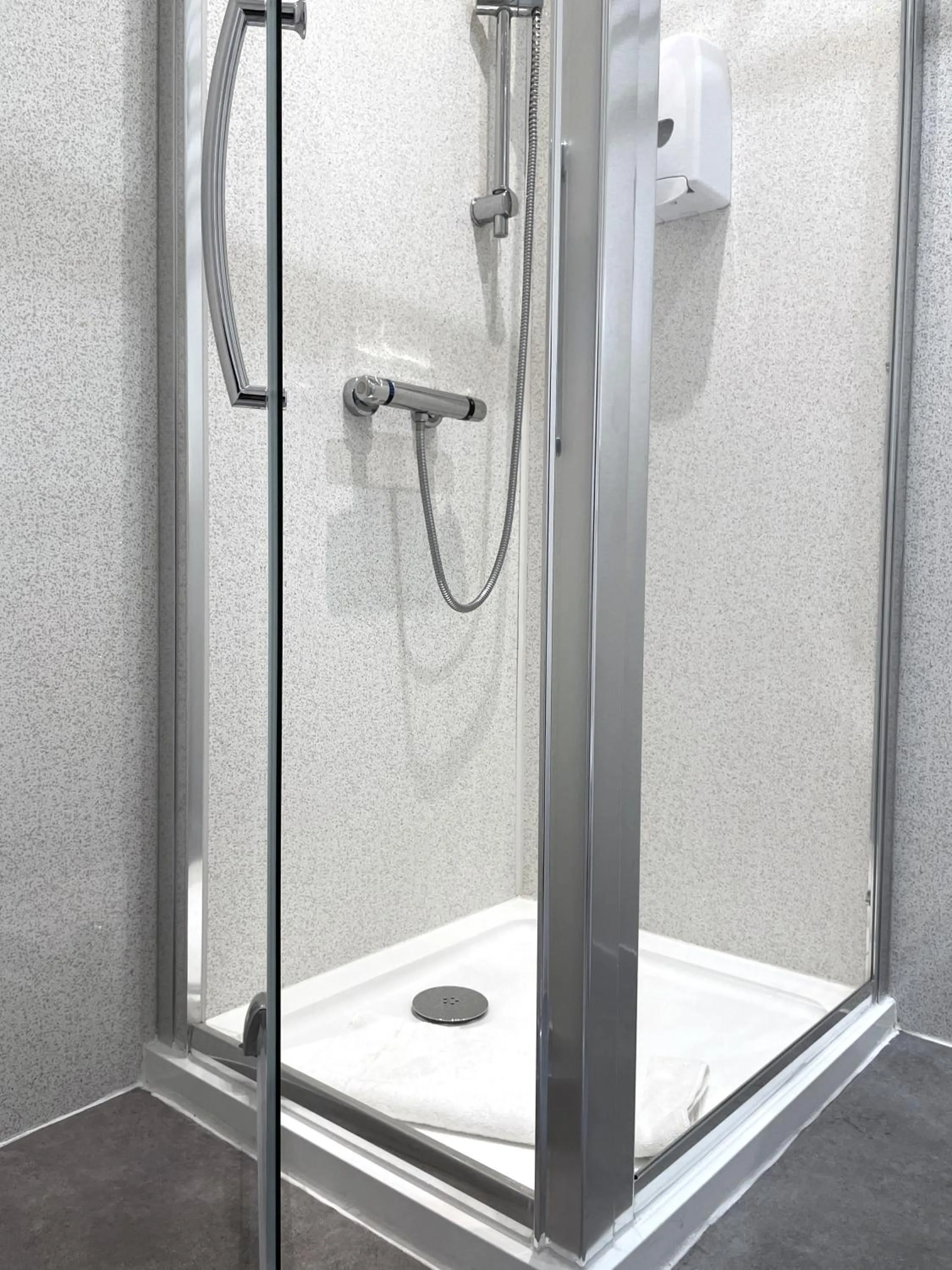 Bathroom in Piccadilly Hotel