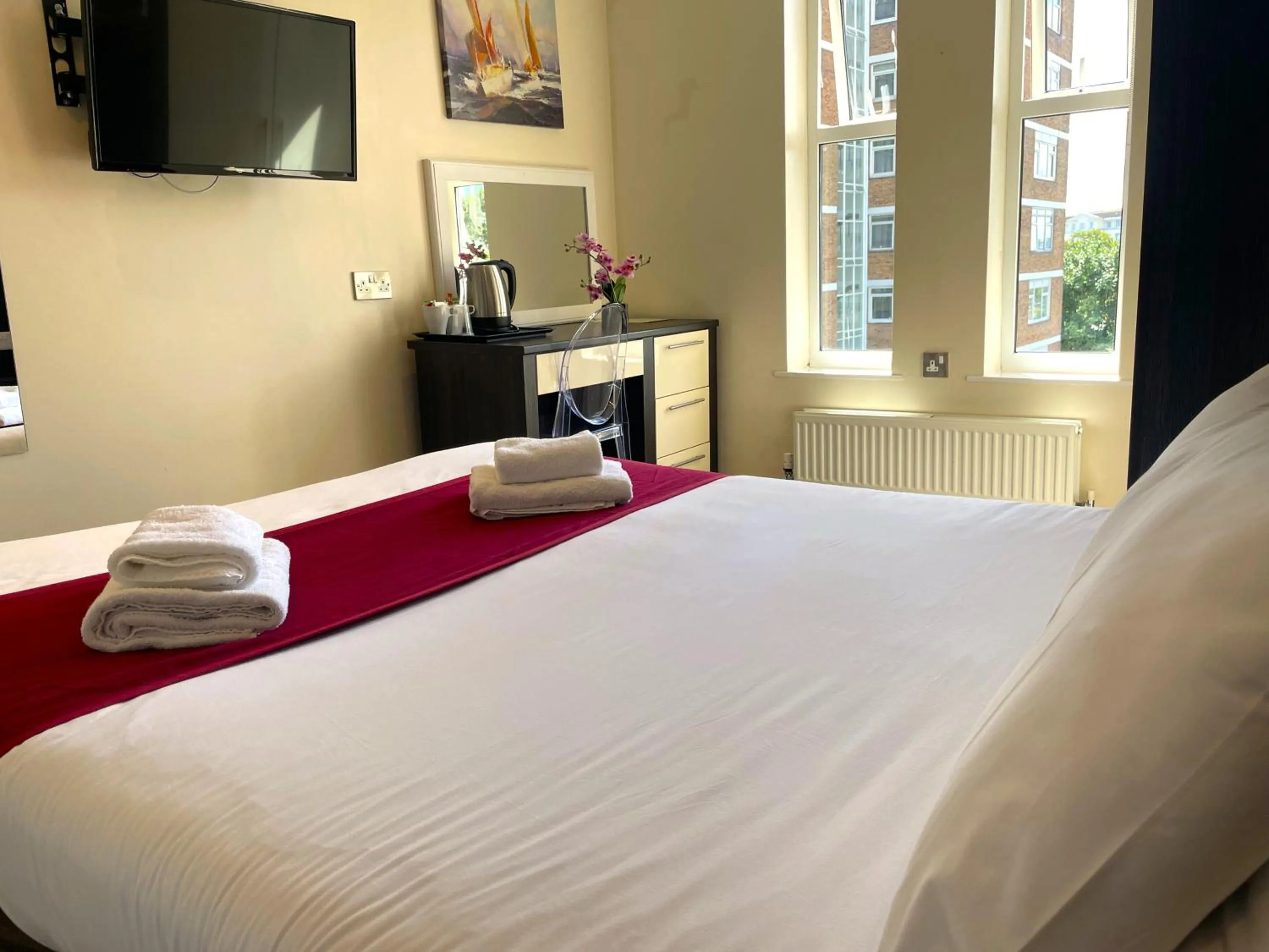 Bed in Piccadilly Hotel