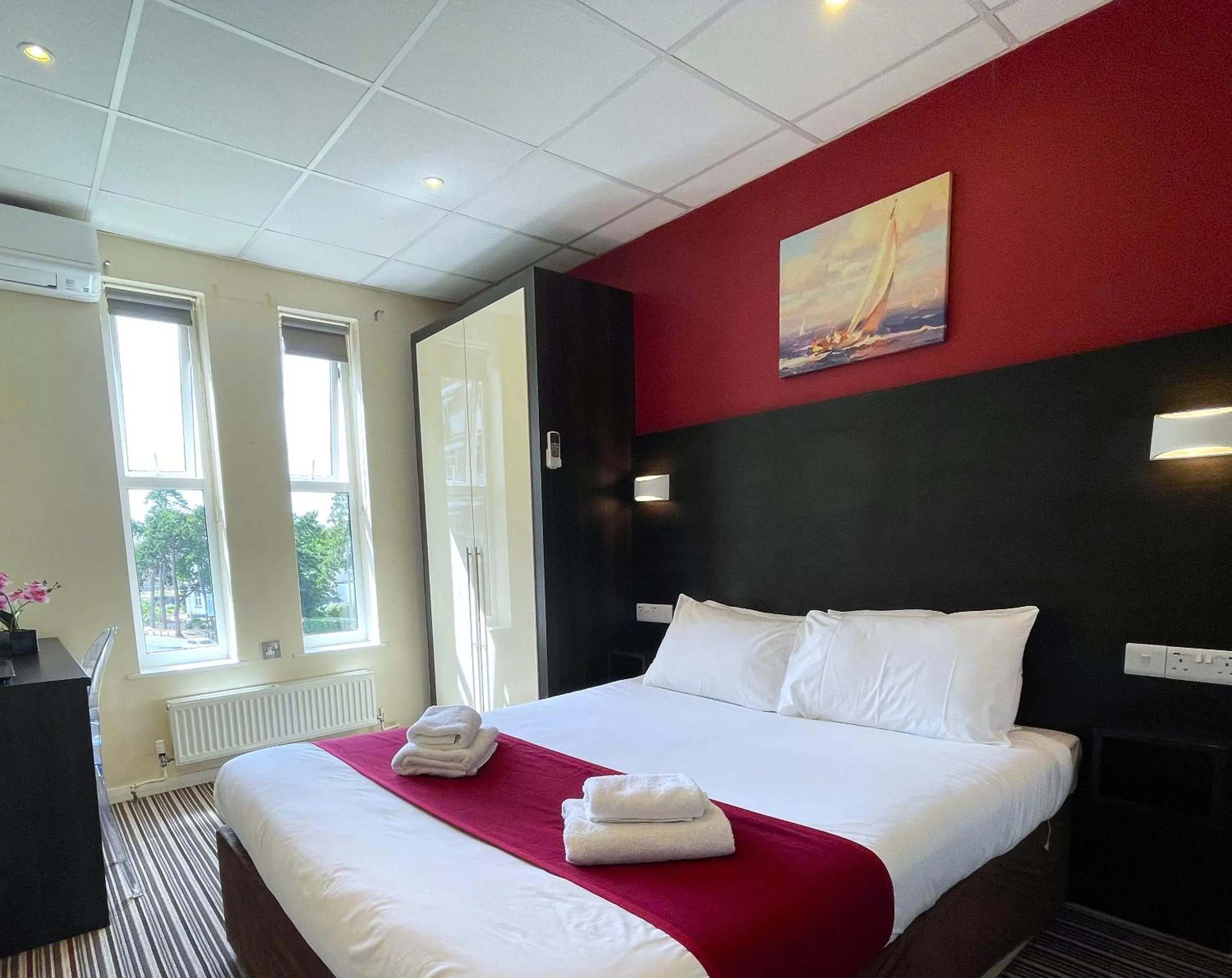 Bed in Piccadilly Hotel