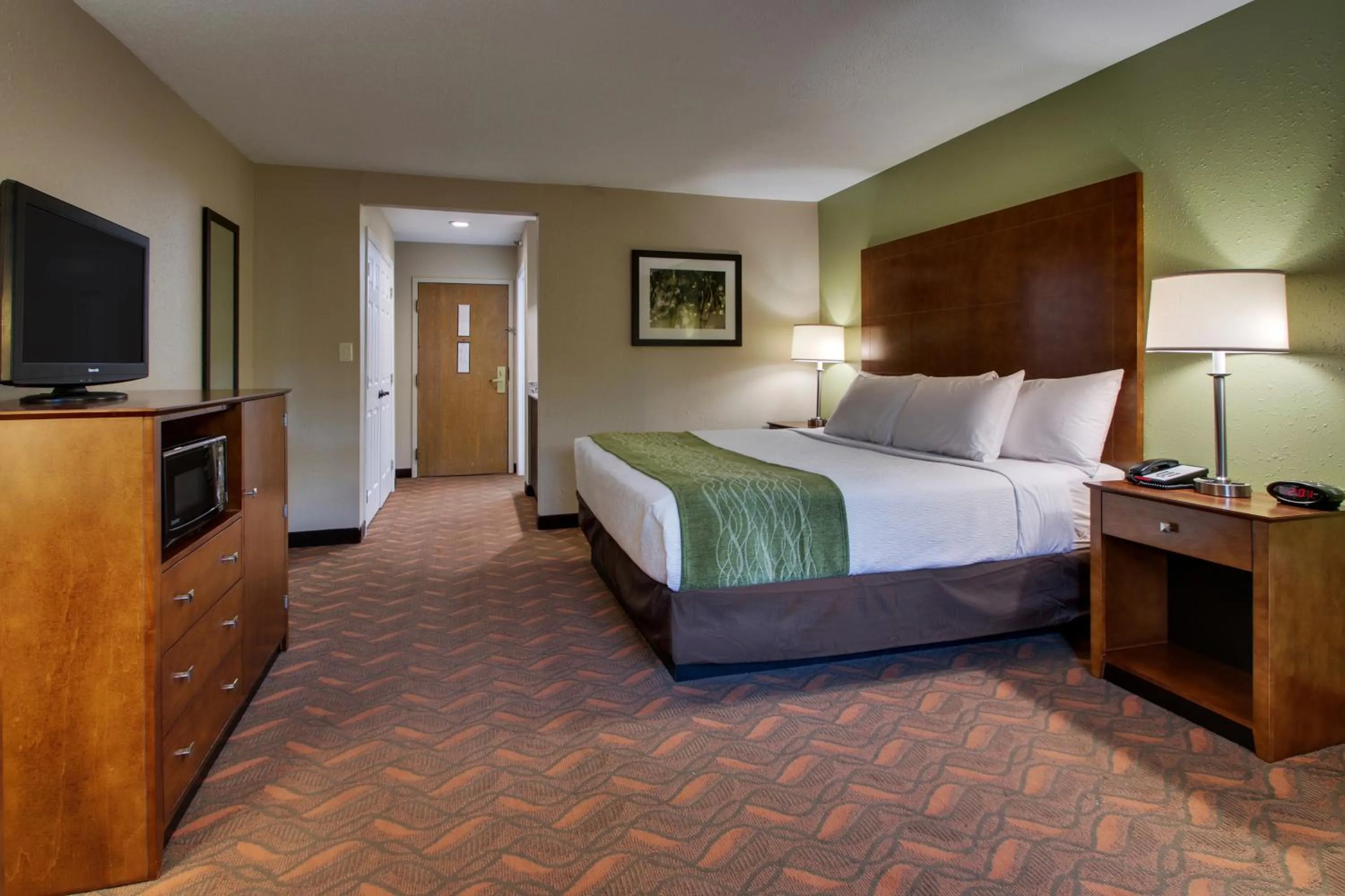 Photo of the whole room, Bed in Greenfield Inn & Suites Elizabethtown, KY I65 Exit 94