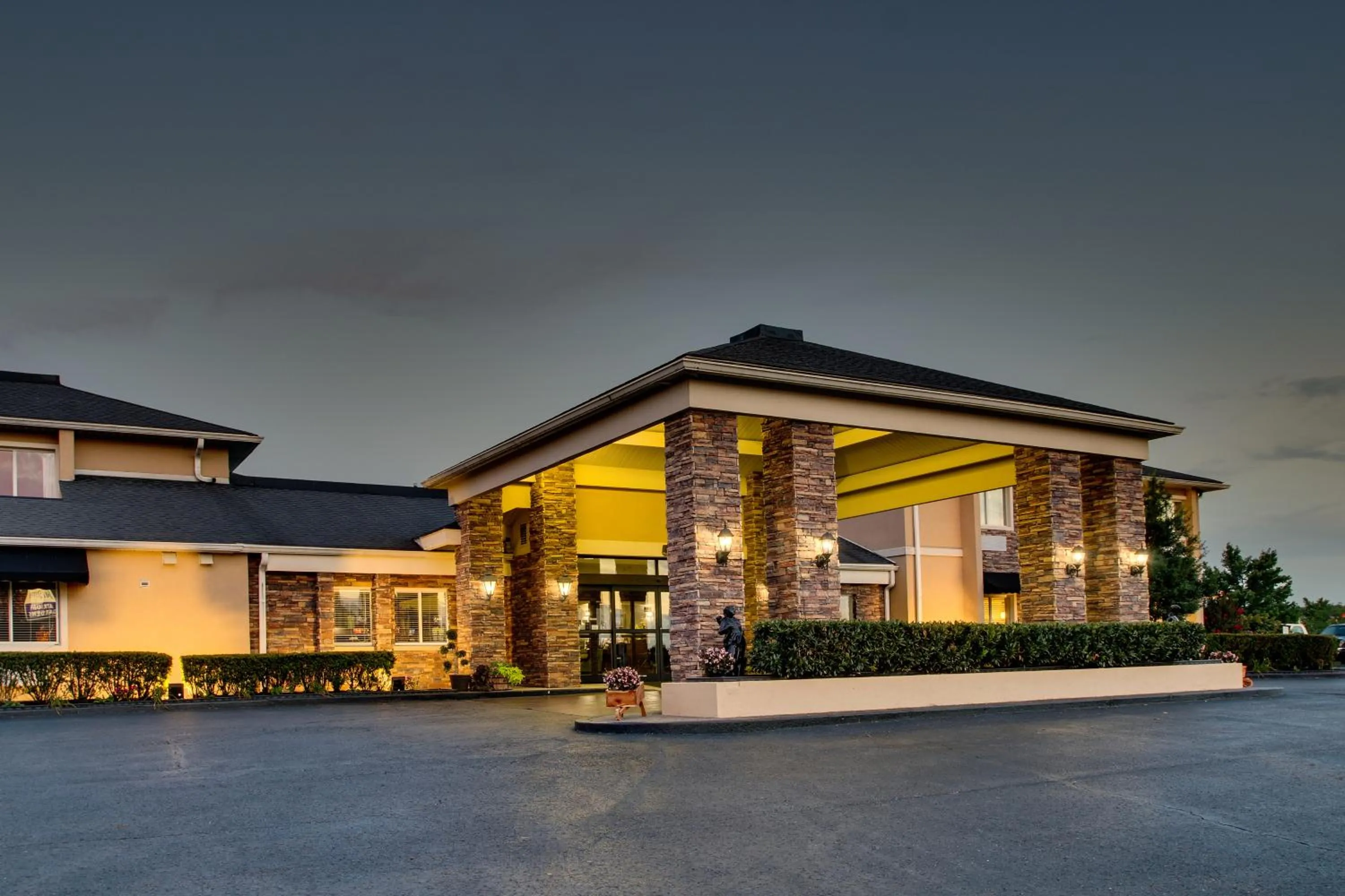 Facade/entrance in Greenfield Inn & Suites Elizabethtown, KY I65 Exit 94