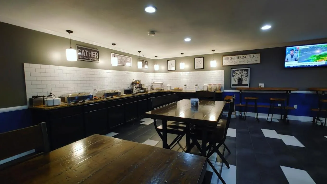 Breakfast in Greenfield Inn & Suites Elizabethtown, KY I65 Exit 94