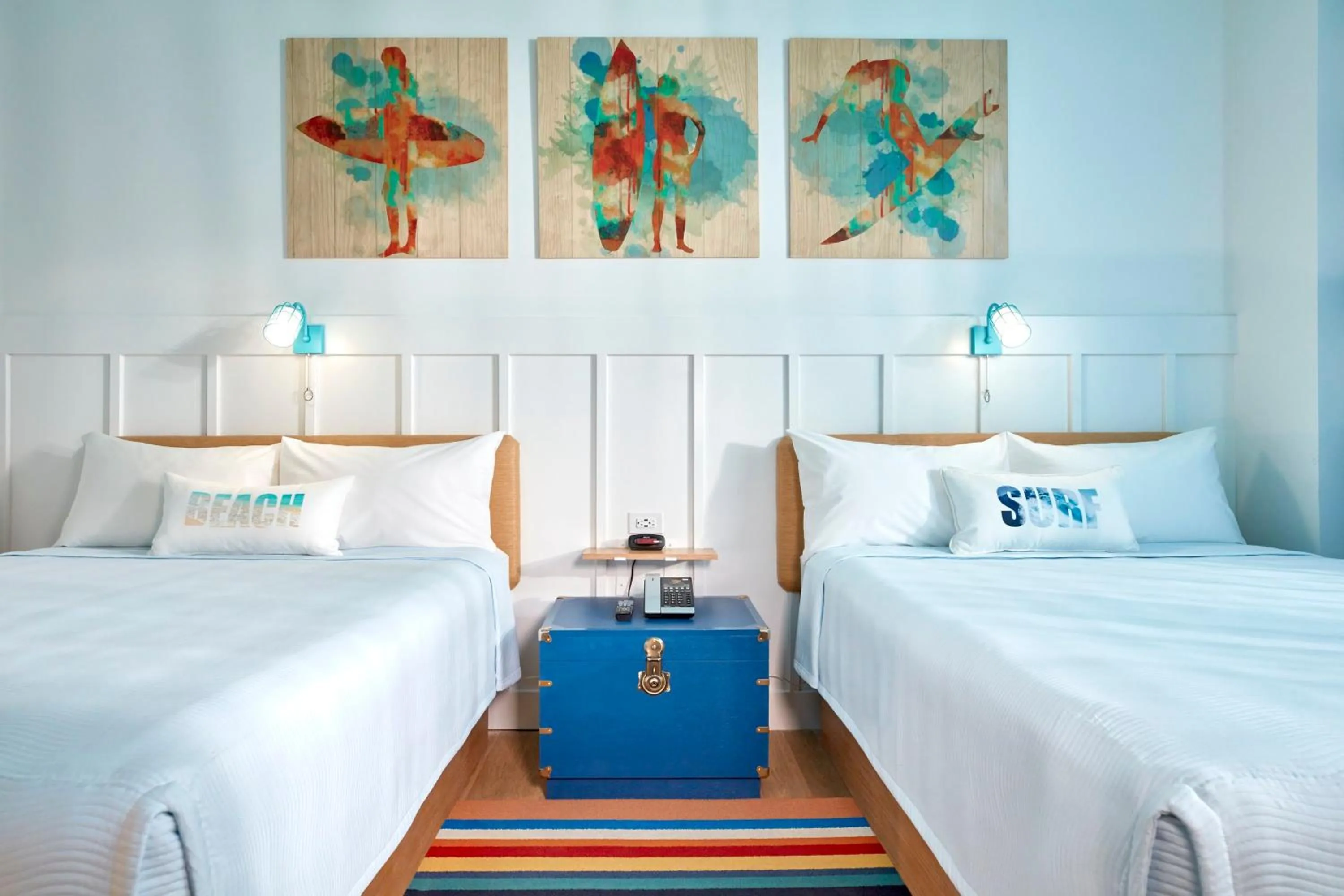 Bed in Universal's Endless Summer Resort - Surfside Inn and Suites