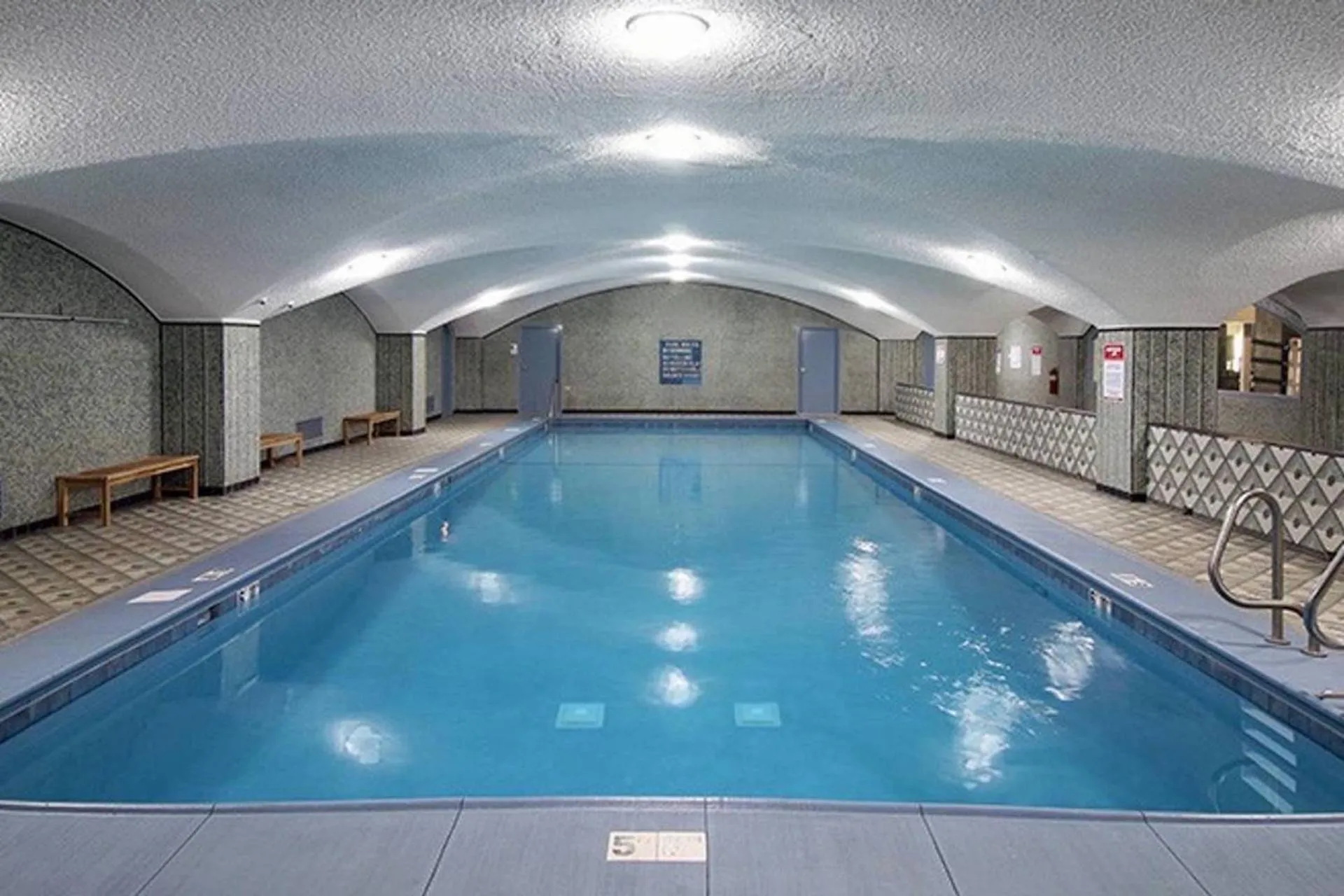 Swimming pool in Uptown Gem
