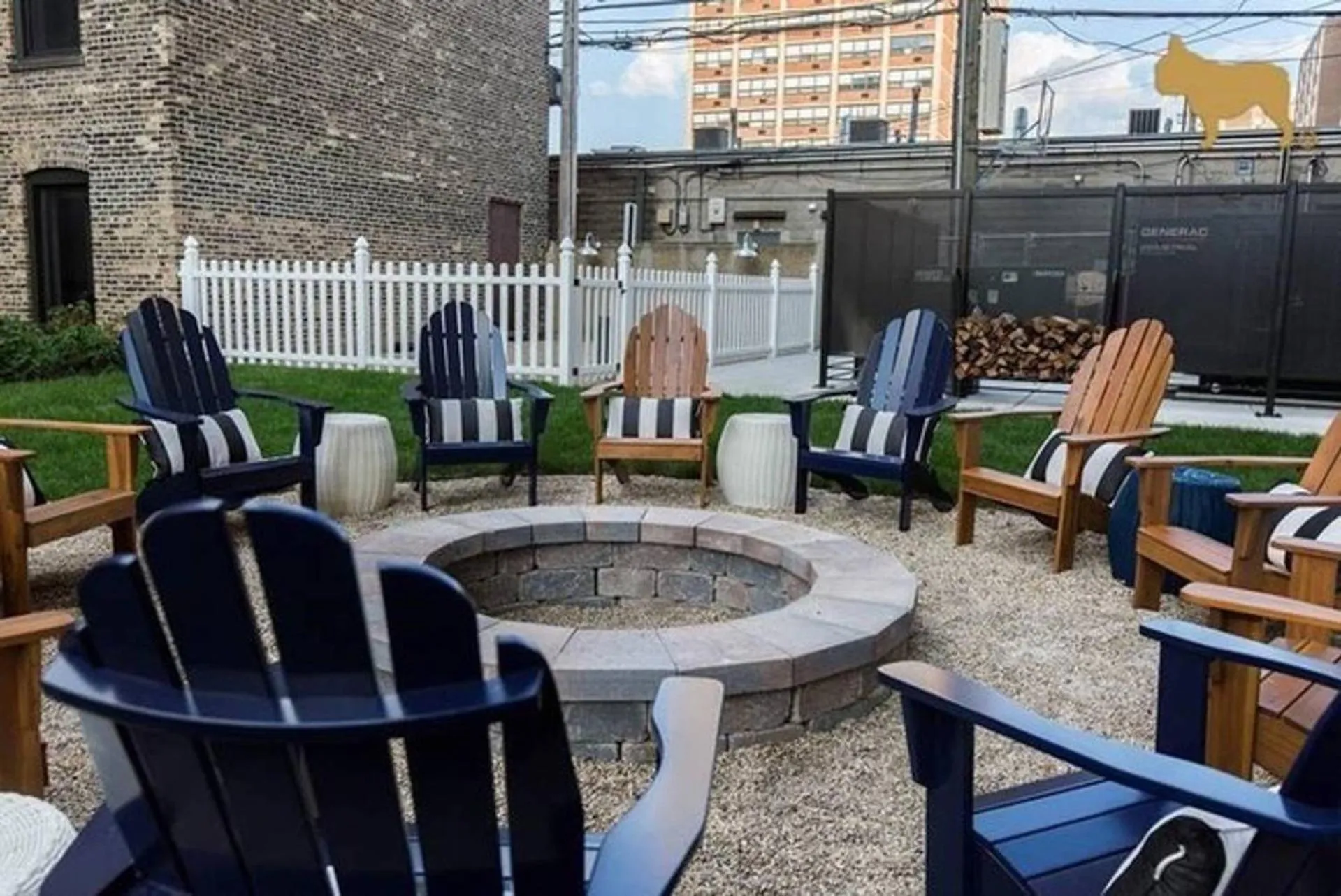 BBQ facilities in Uptown Gem