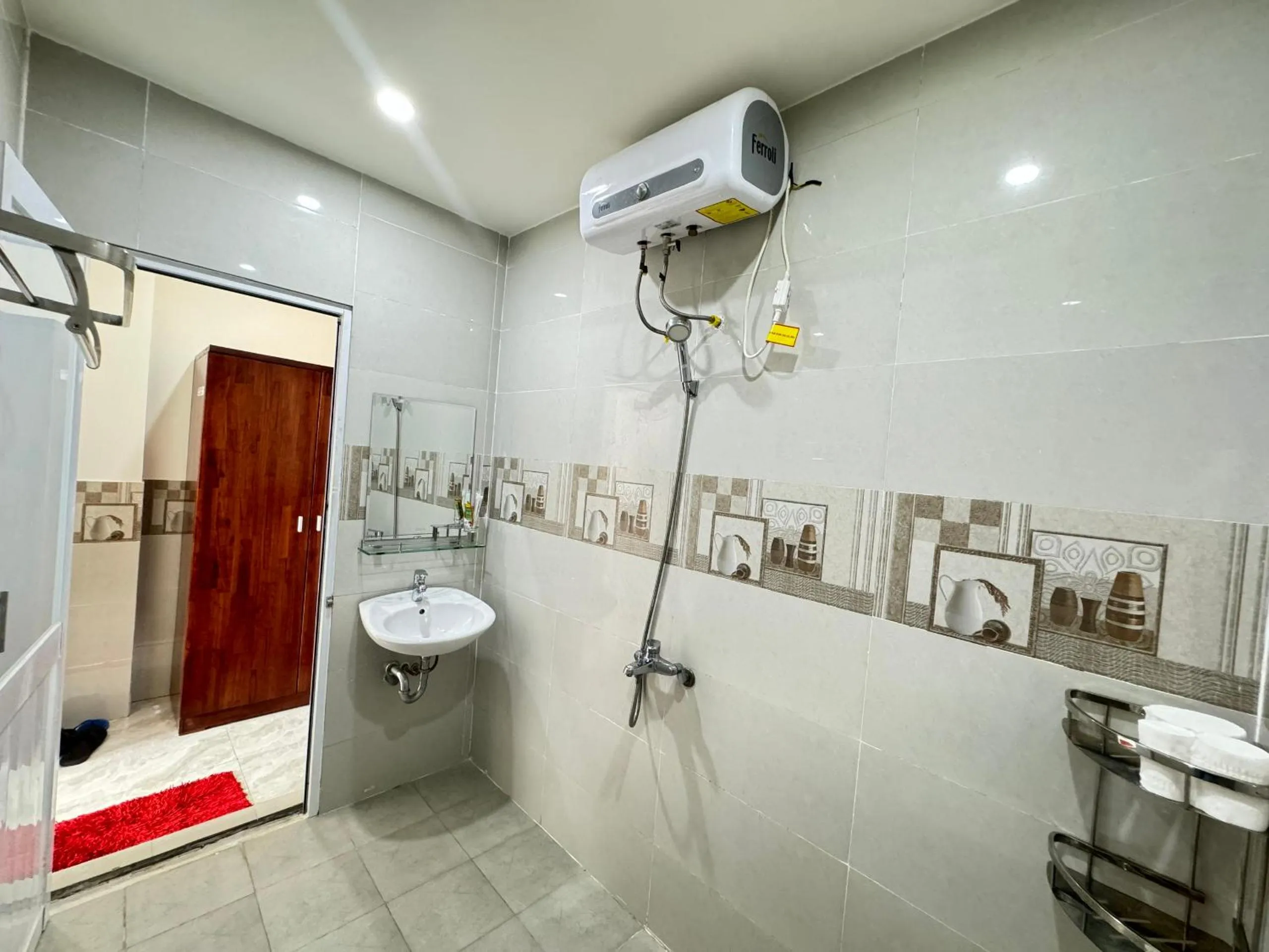 Shower in Hoi An Dat Cam Homestay