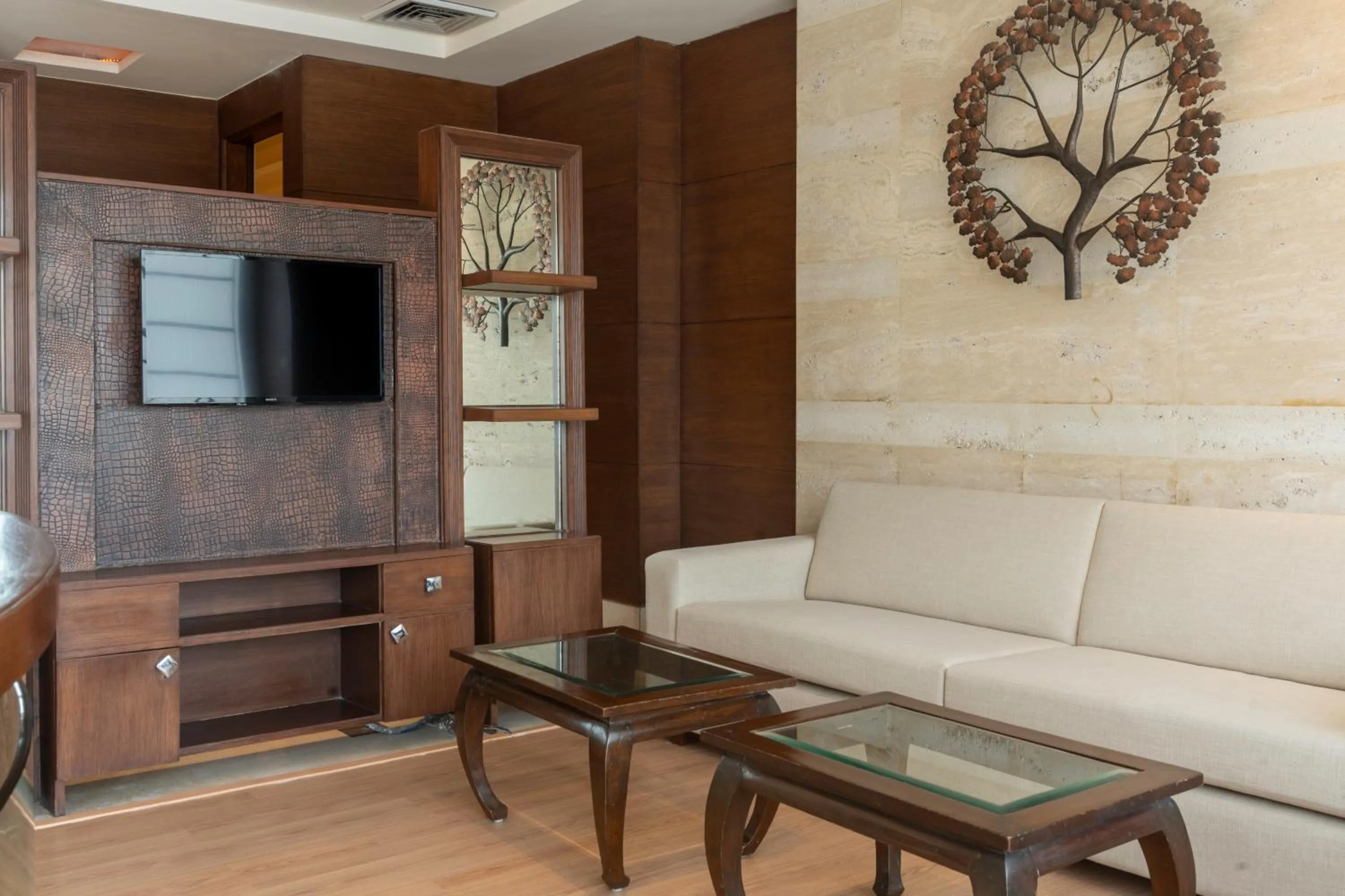 Library in Best Western Plus Amritsar