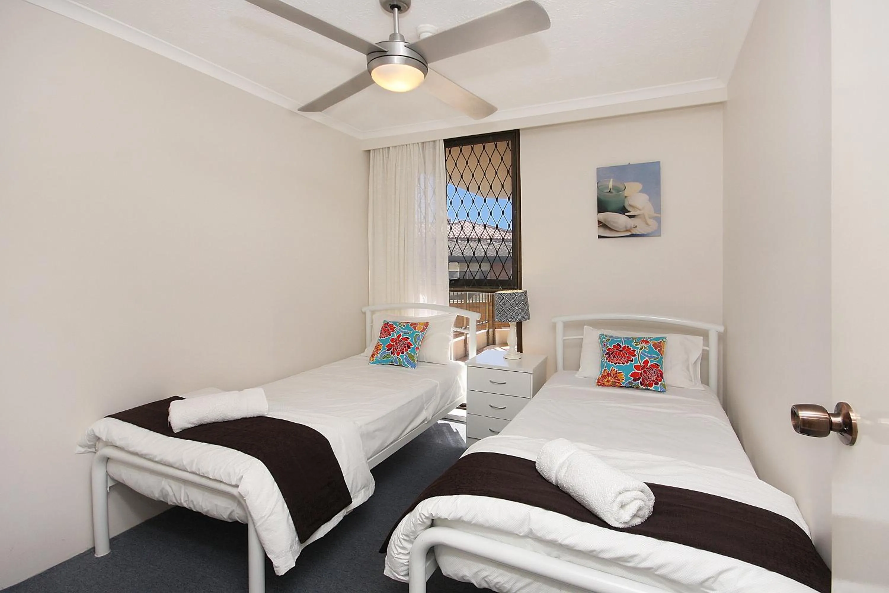 Bedroom, Bed in Spindrift on the Beach - Absolute Beachfront