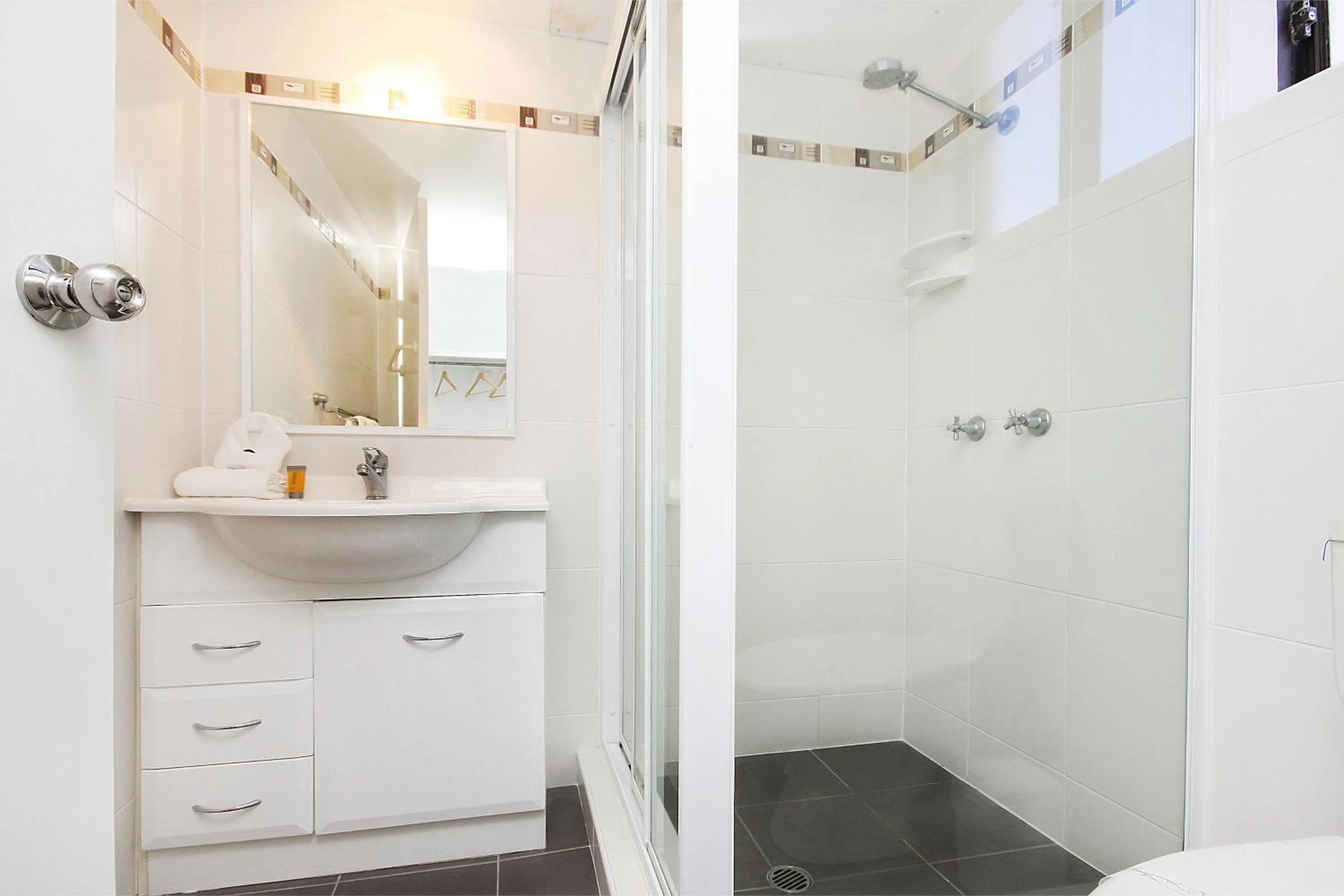 Bathroom in Spindrift on the Beach - Absolute Beachfront