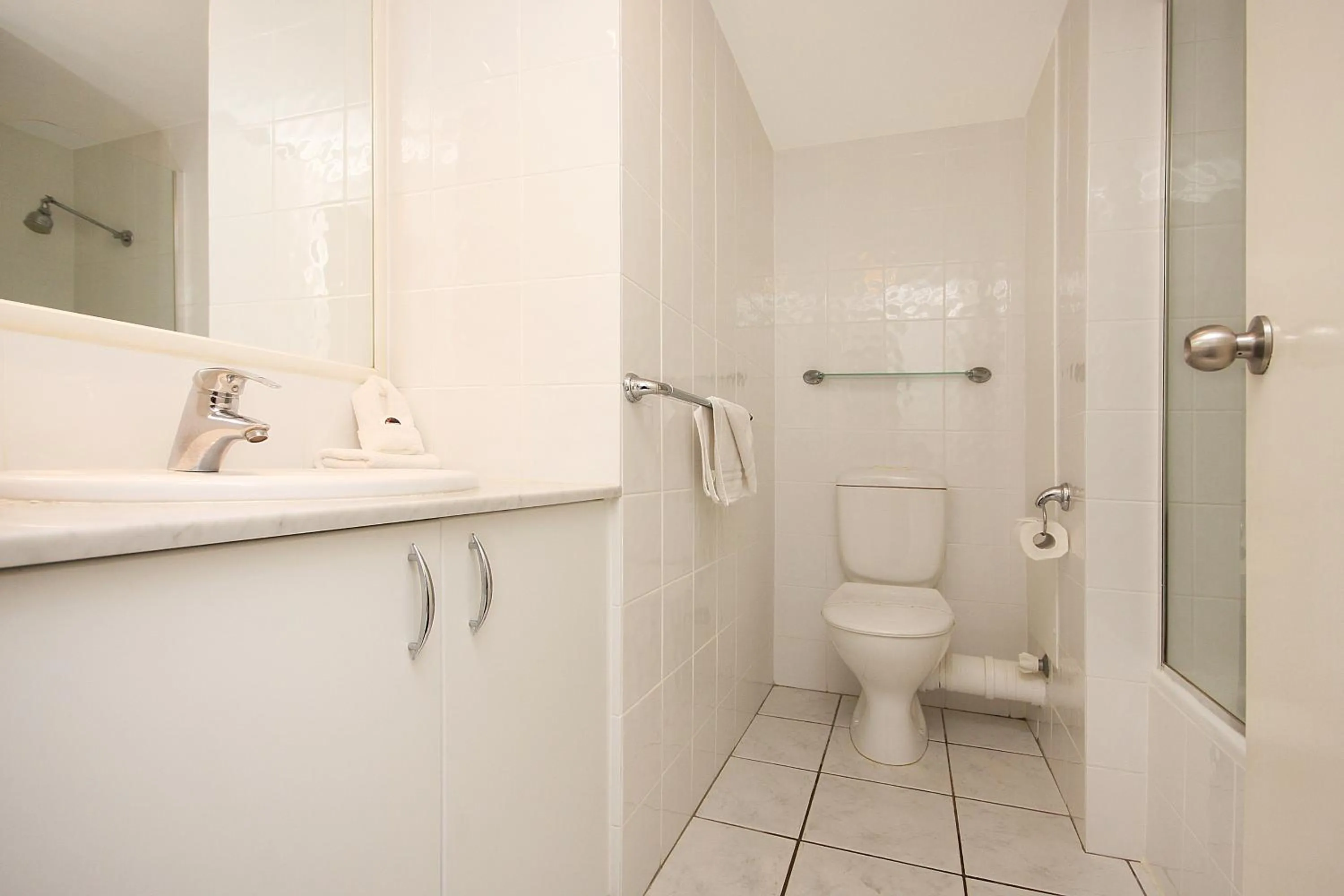 Bathroom in Spindrift on the Beach - Absolute Beachfront