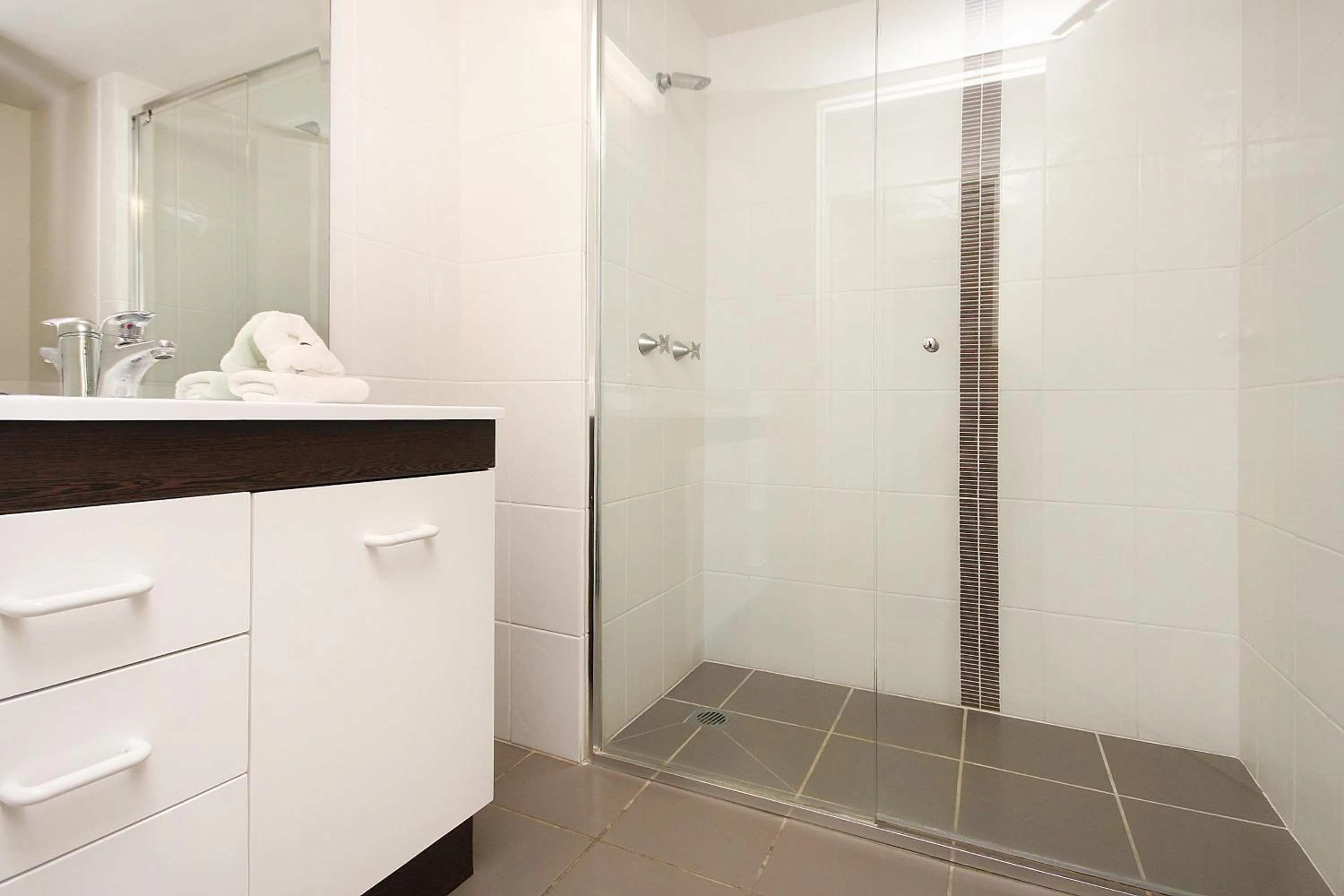 Bathroom in Spindrift on the Beach - Absolute Beachfront
