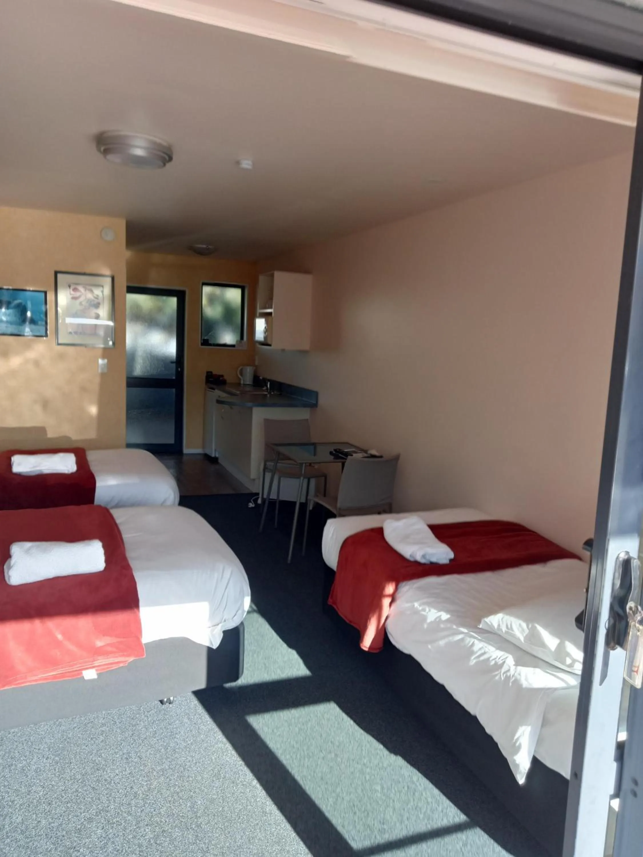 Bed in Mediterranean Motel Kaikoura