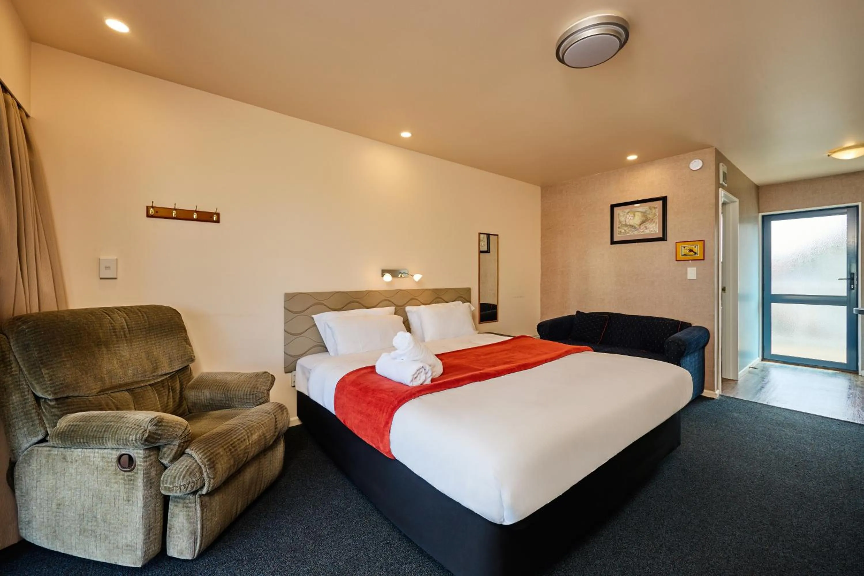 Bed in Mediterranean Motel Kaikoura