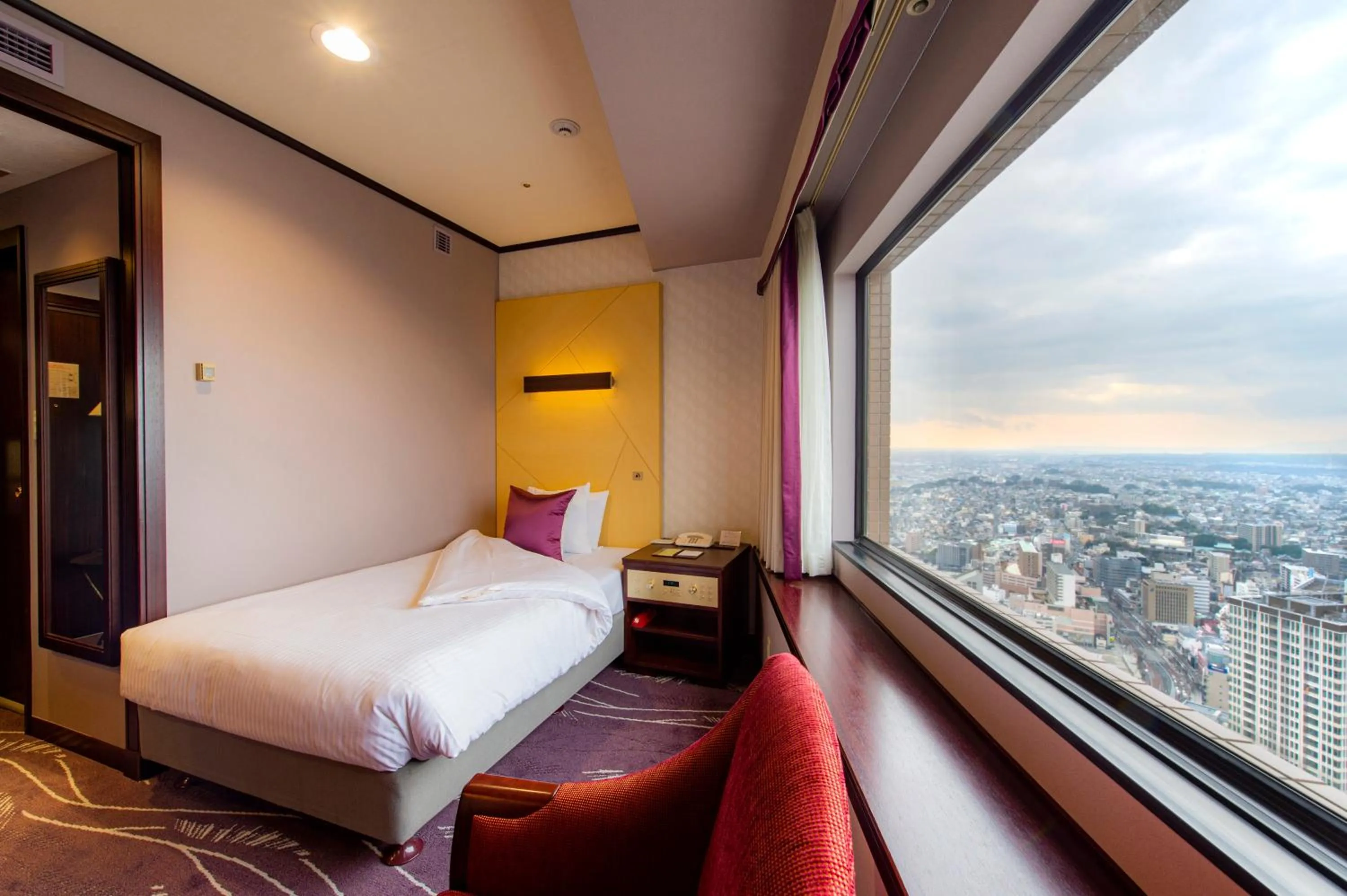 Photo of the whole room, Bed in Okura Act City Hotel Hamamatsu