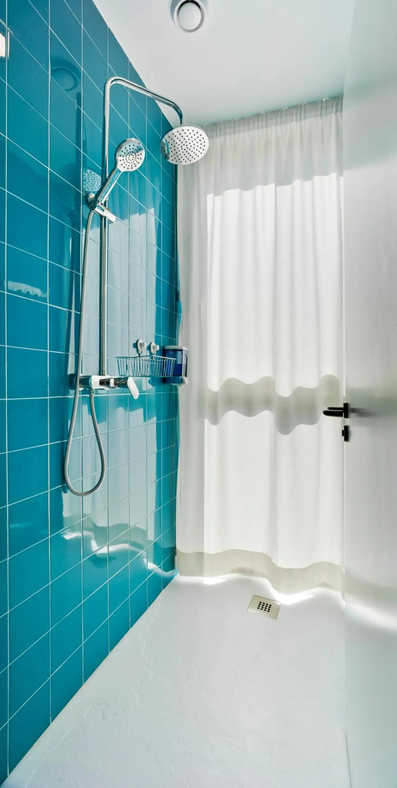 Shower in Loop INN Hostel Cartagena