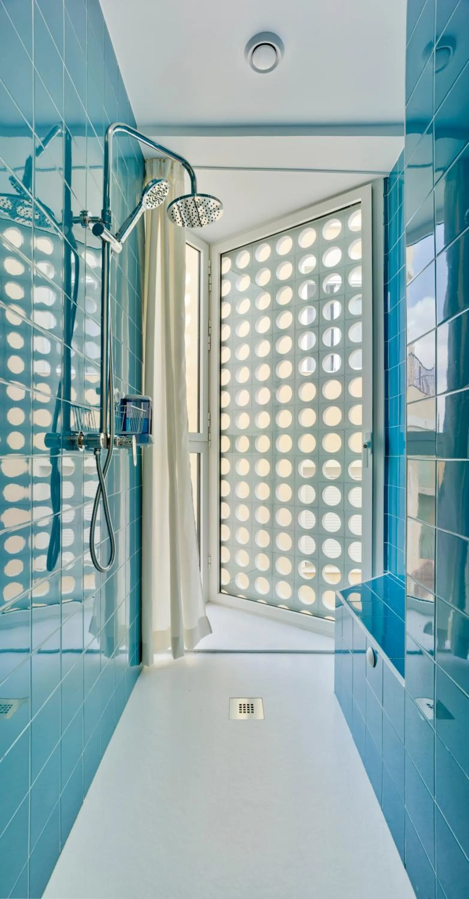 Shower in Loop INN Hostel Cartagena