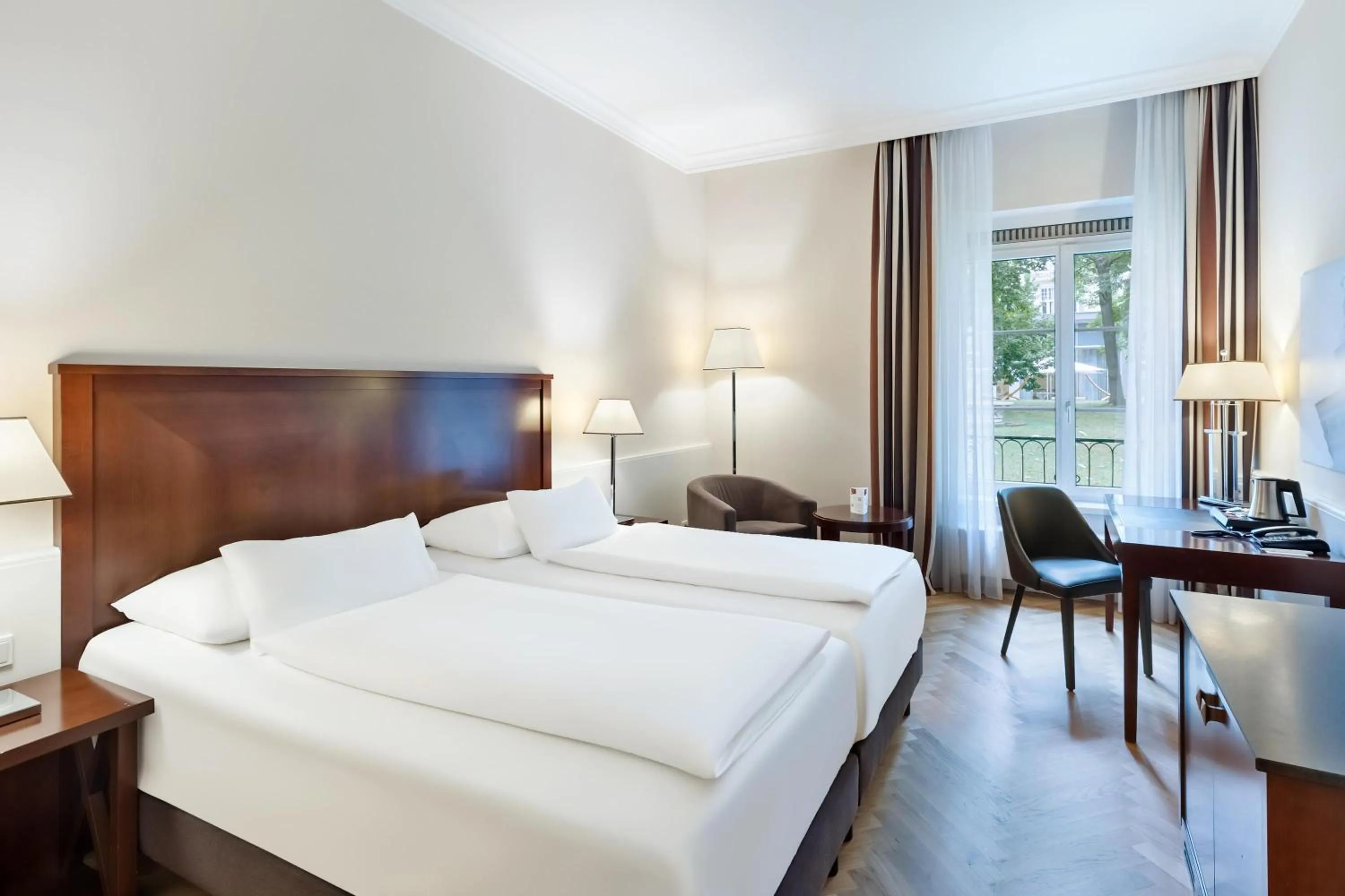 Photo of the whole room, Bed in Austria Trend Parkhotel Schönbrunn Wien