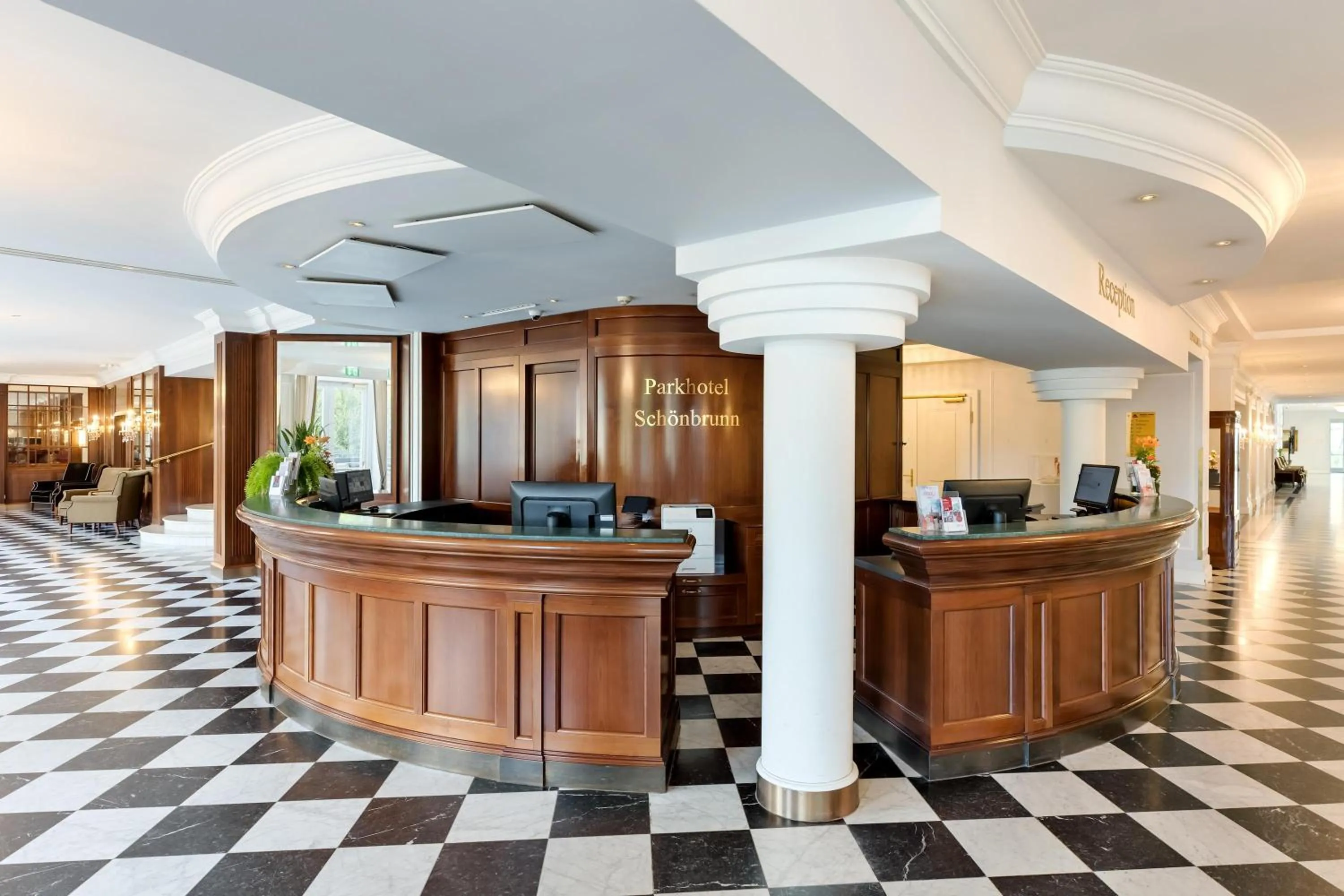 Lobby or reception in Austria Trend Parkhotel Schönbrunn Wien