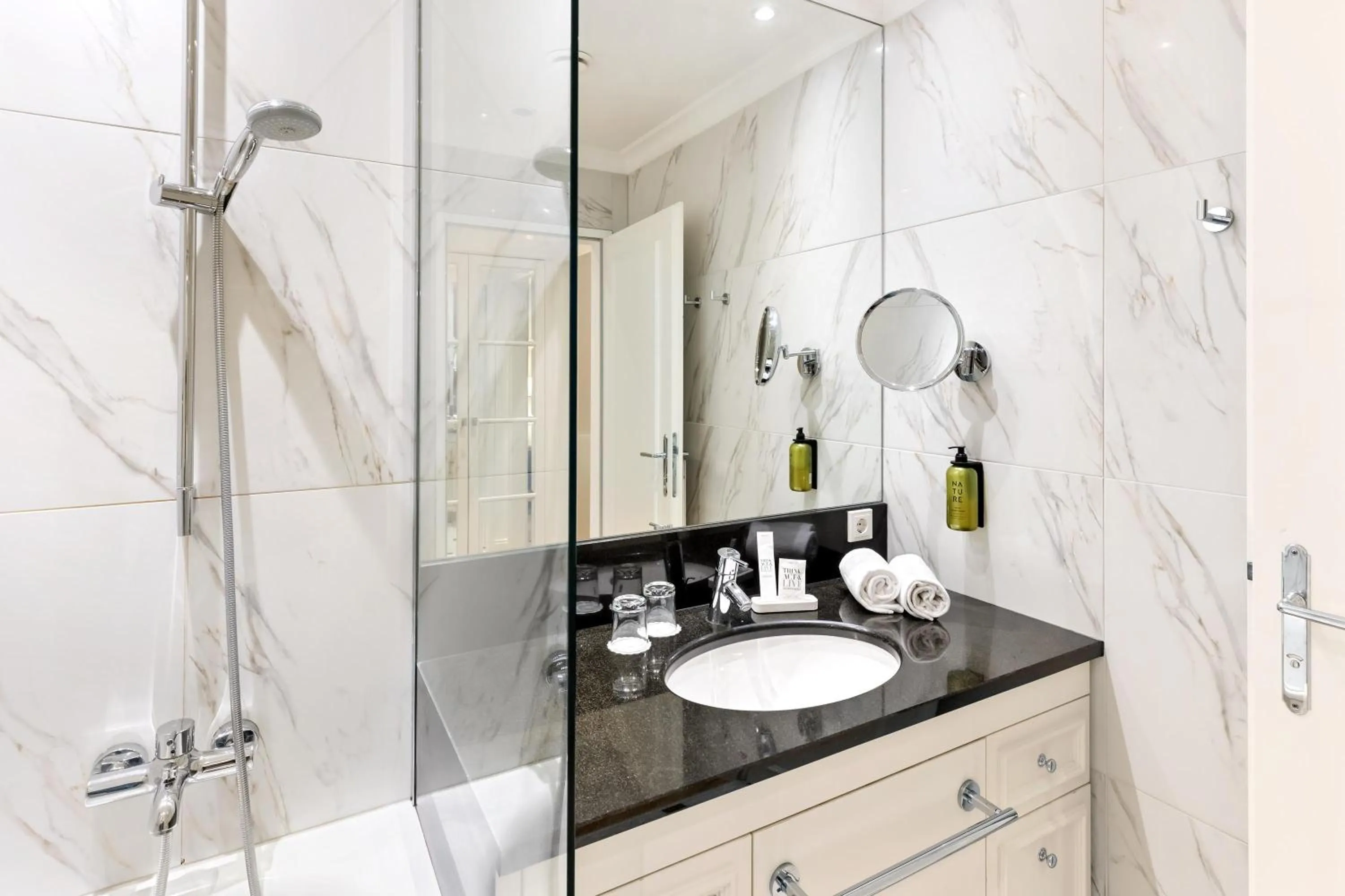 Bathroom in Austria Trend Parkhotel Schönbrunn Wien