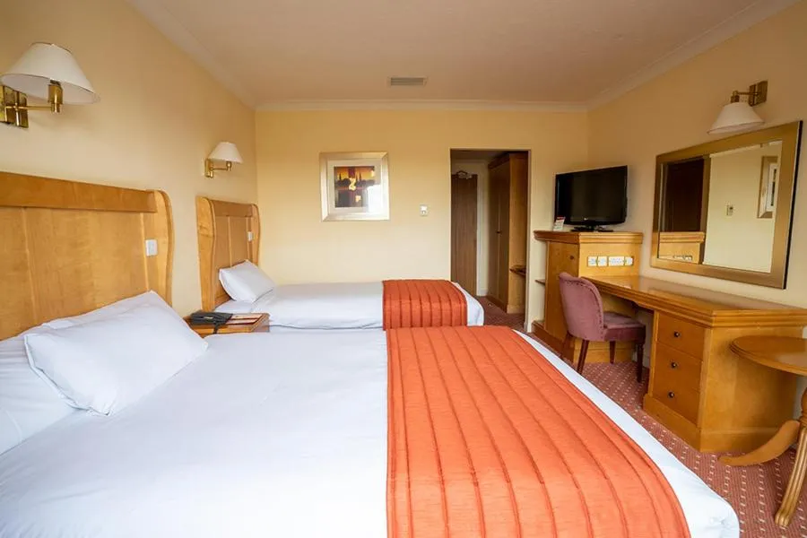 Bed in Lakeside International Hotel