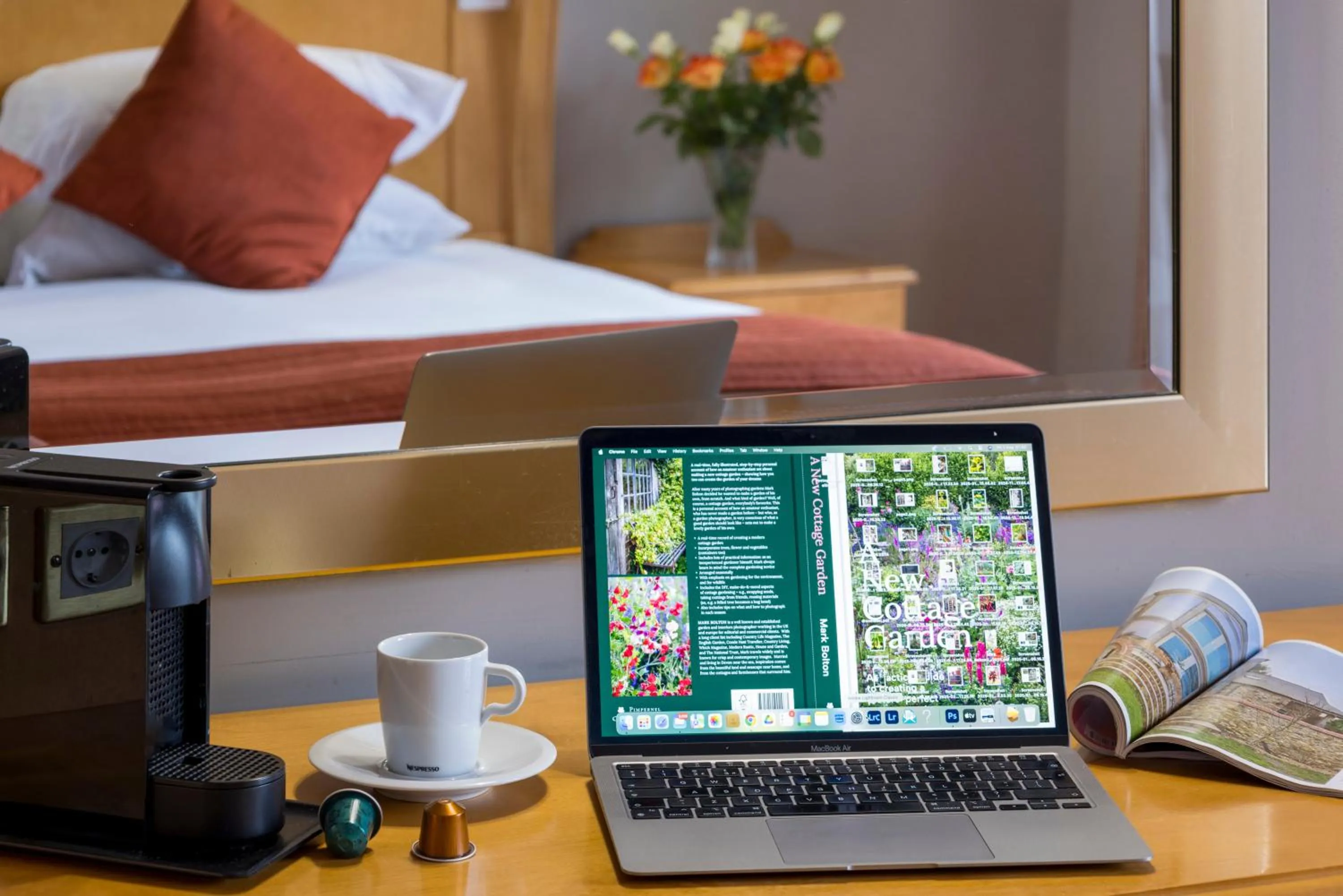 Bed in Lakeside International Hotel