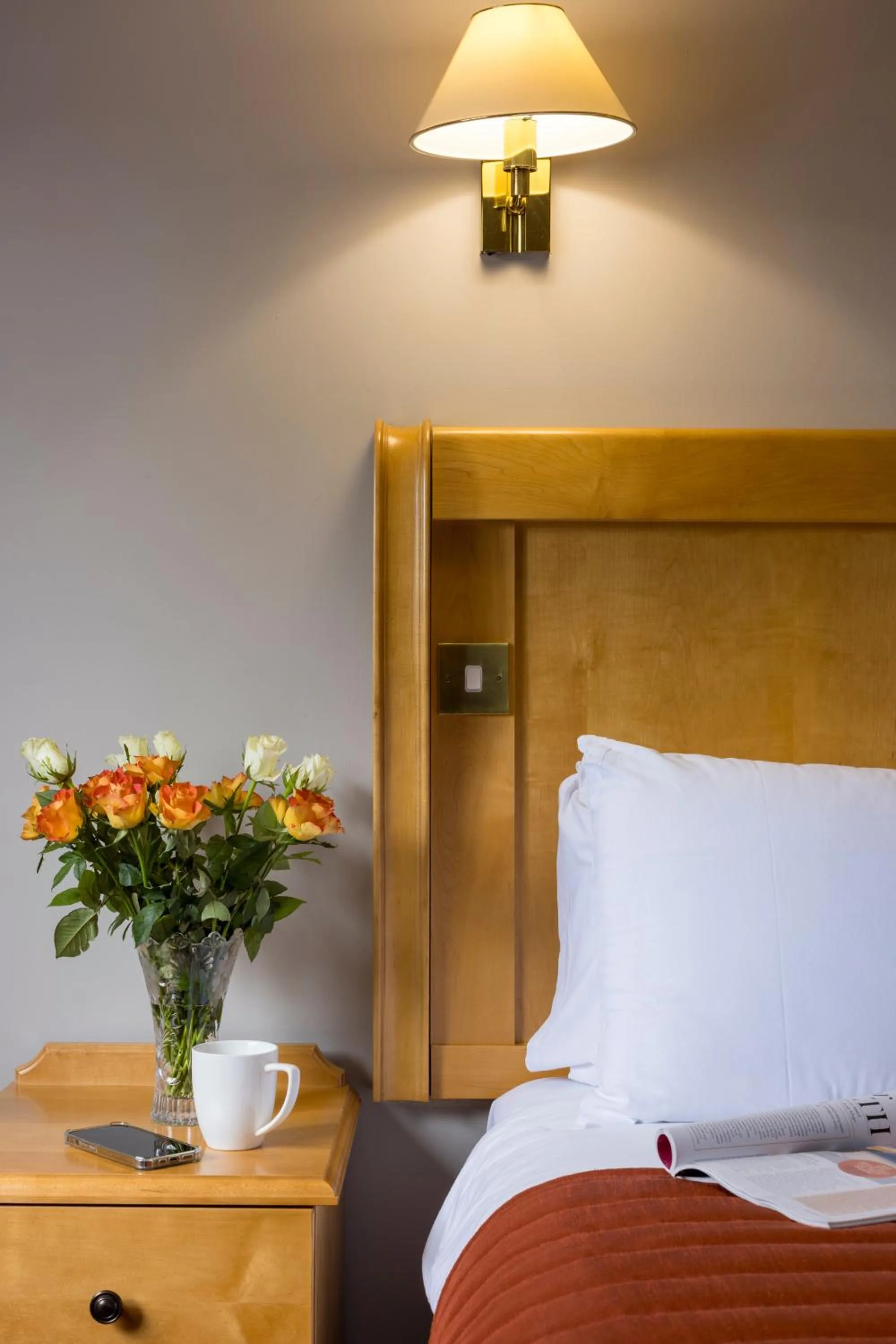 Bed in Lakeside International Hotel