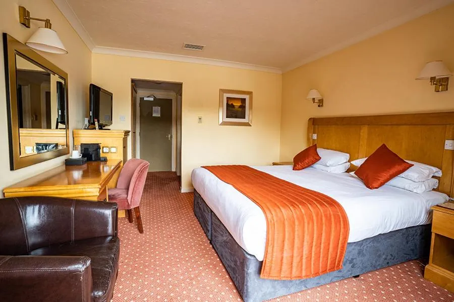 Bed in Lakeside International Hotel