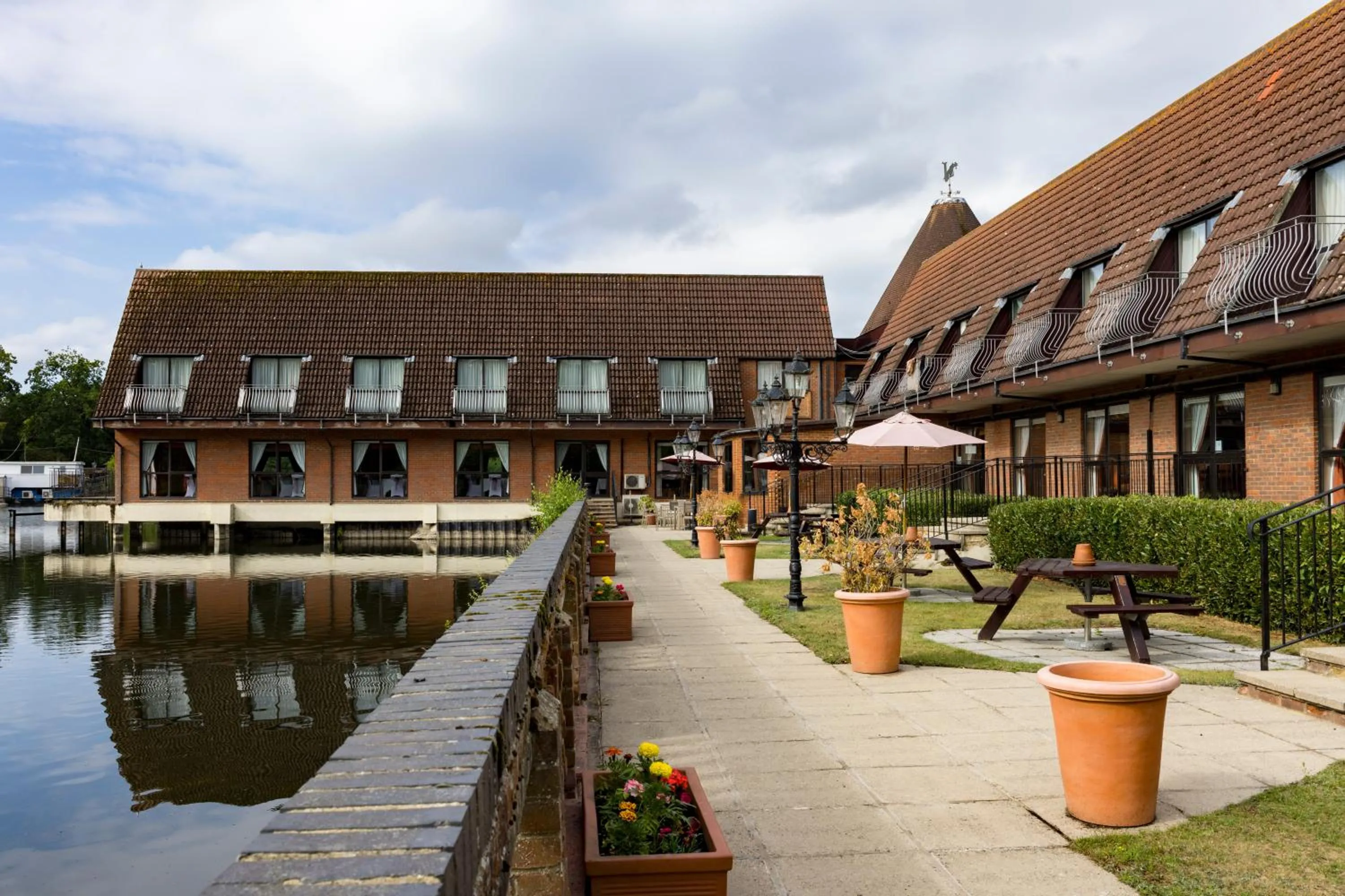 Lakeside International Hotel