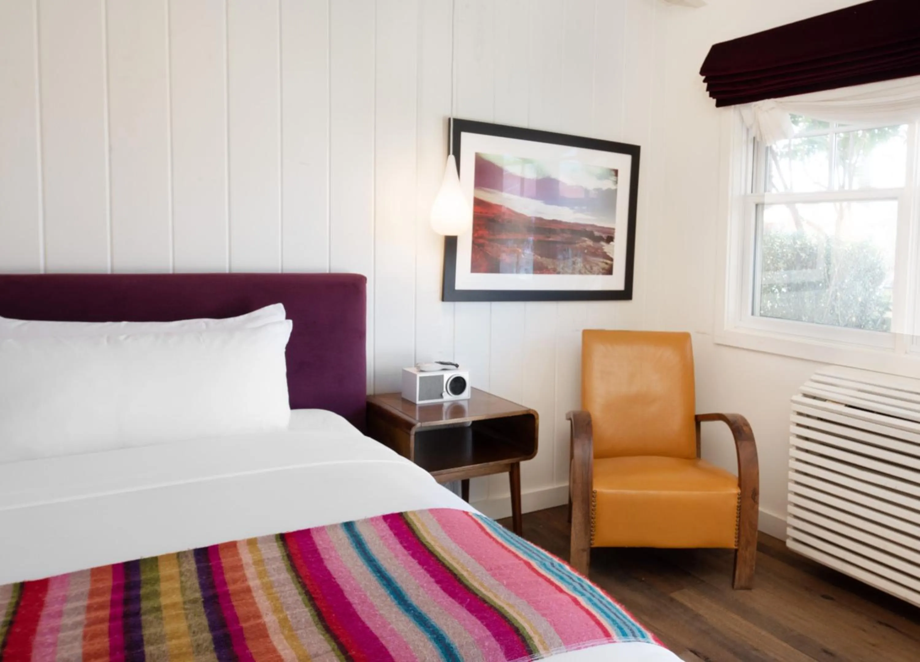 Bedroom, Bed in Skyview Los Alamos - 21 & Over Pool